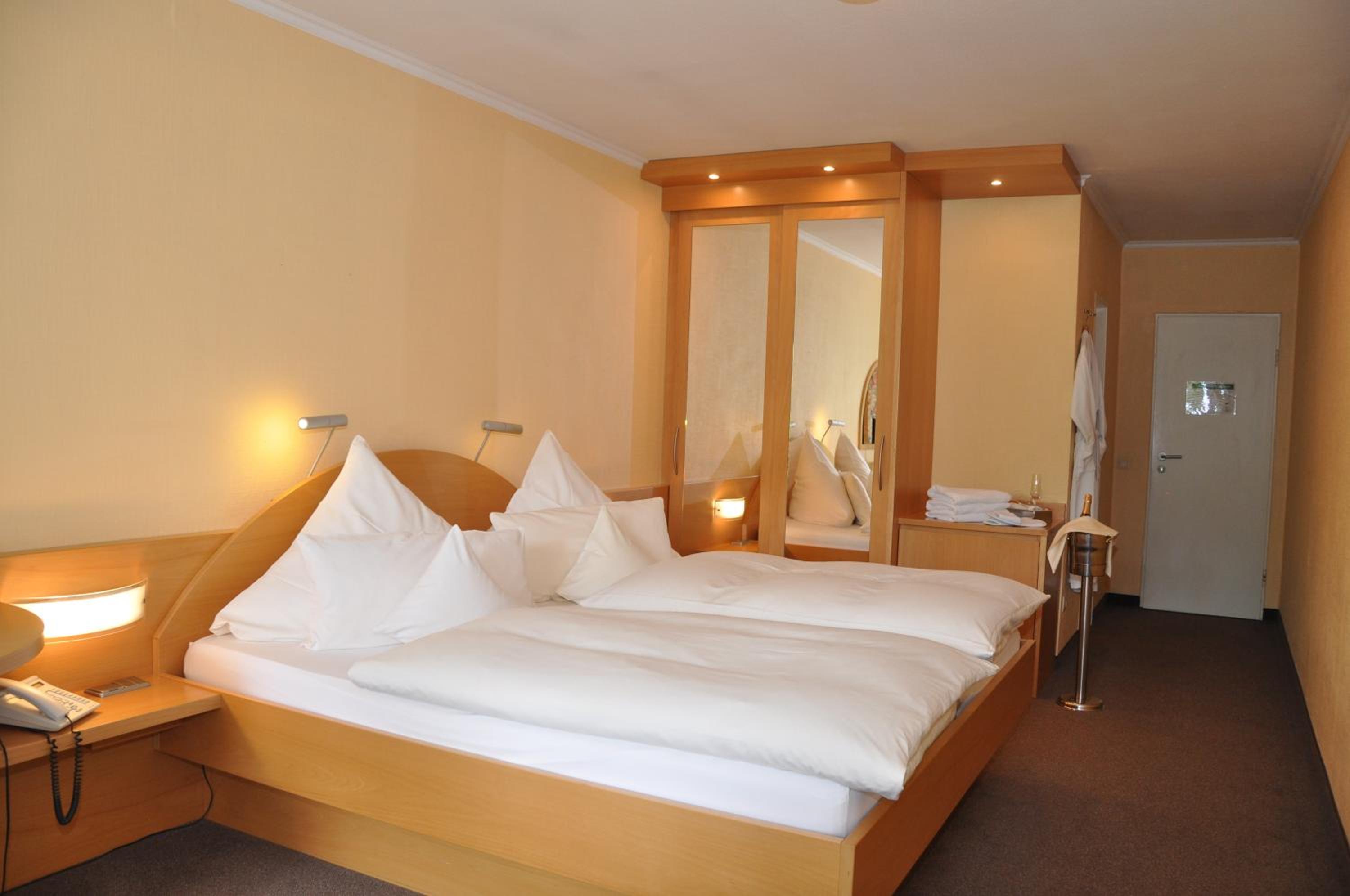 Comfort Double Room with Balcony - Photo 1