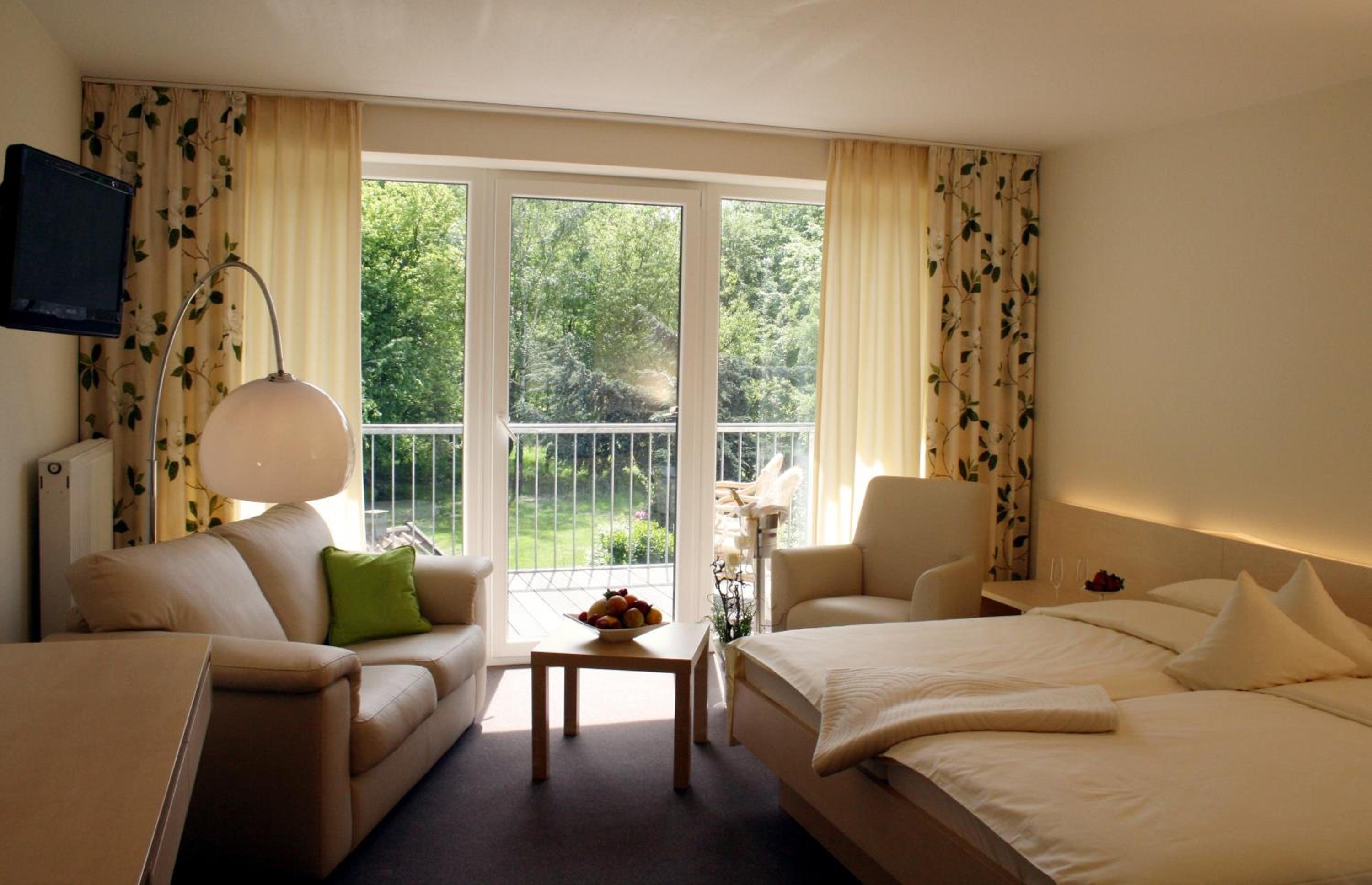 Deluxe Double Room with Balcony - Photo 3