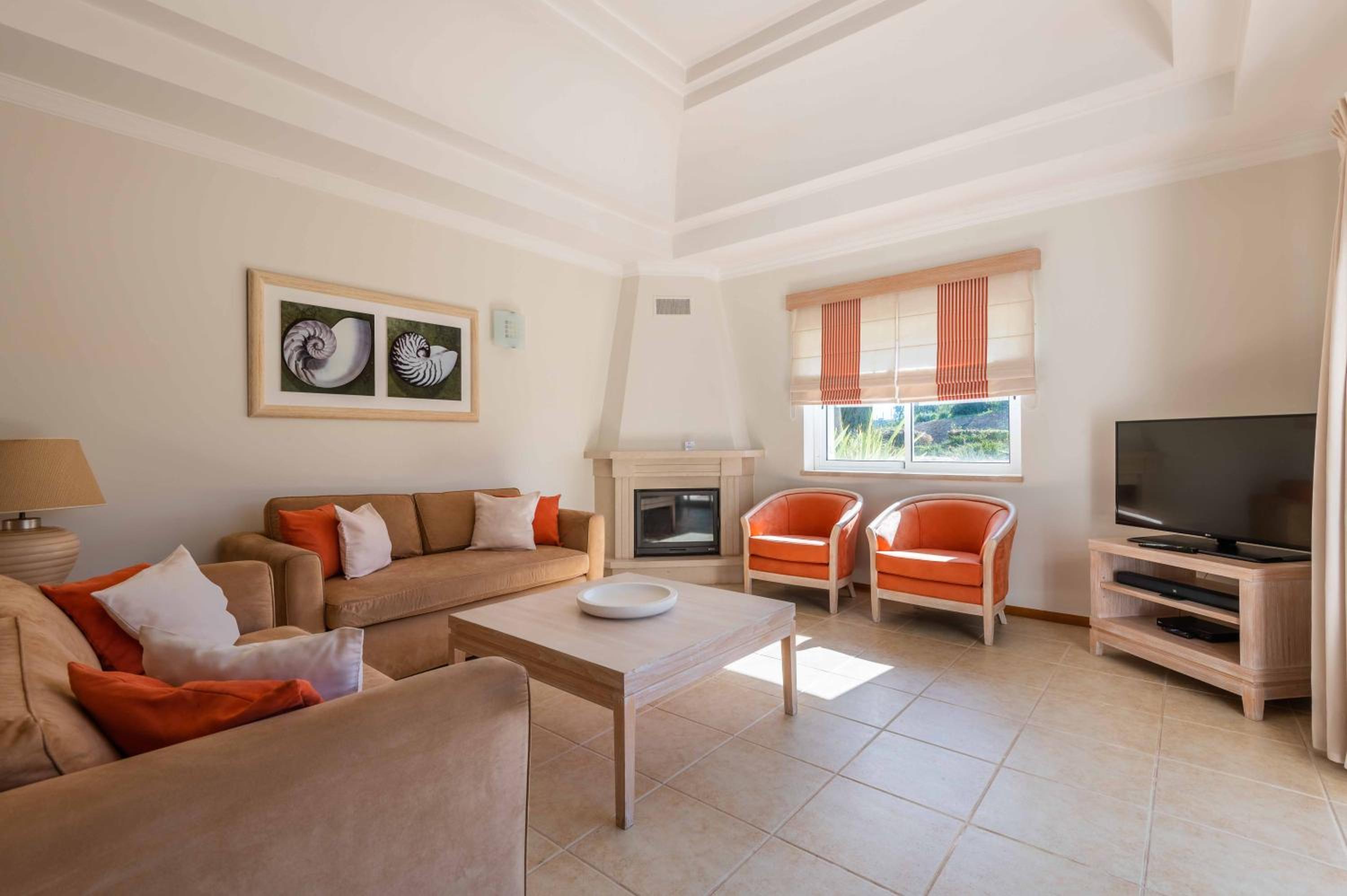Two-Bedroom Apartment with Garden View - Photo 6