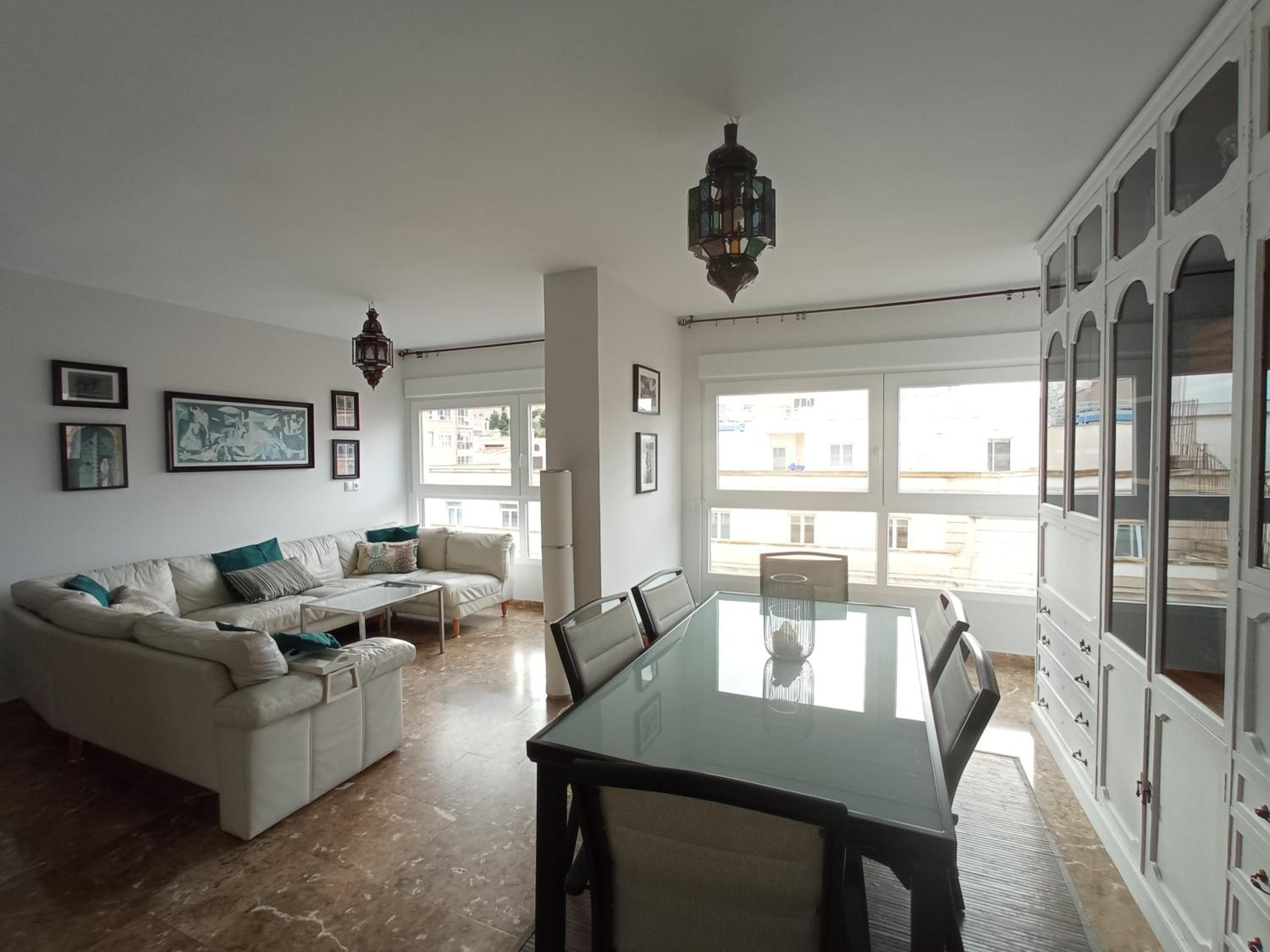 Apartamento con Balcón