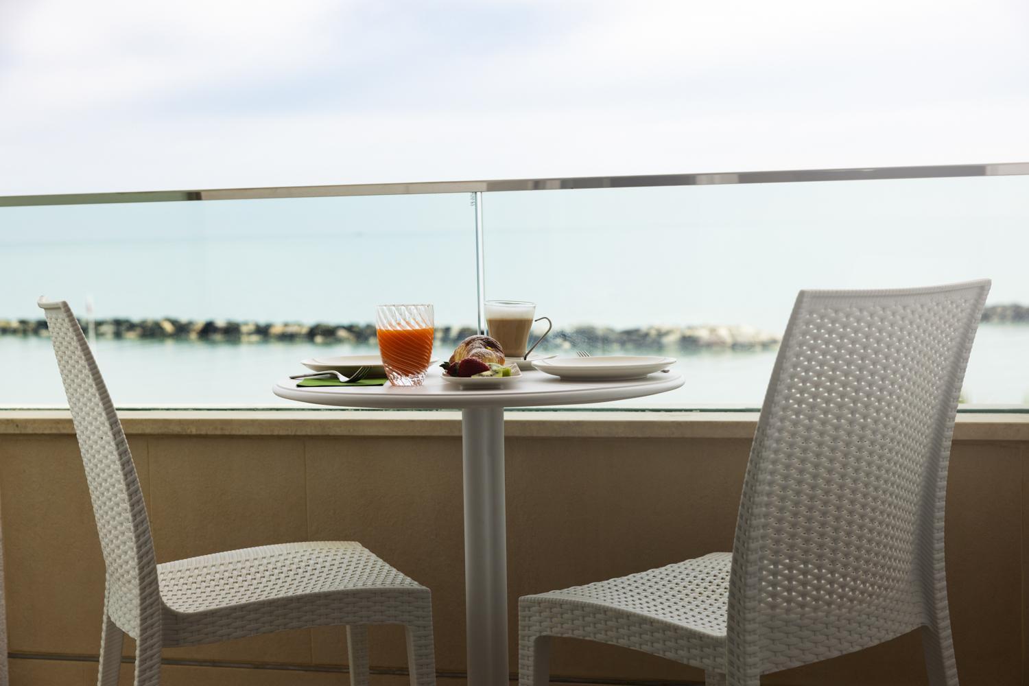 Deluxe Double or Twin Room with Sea View photo 3
