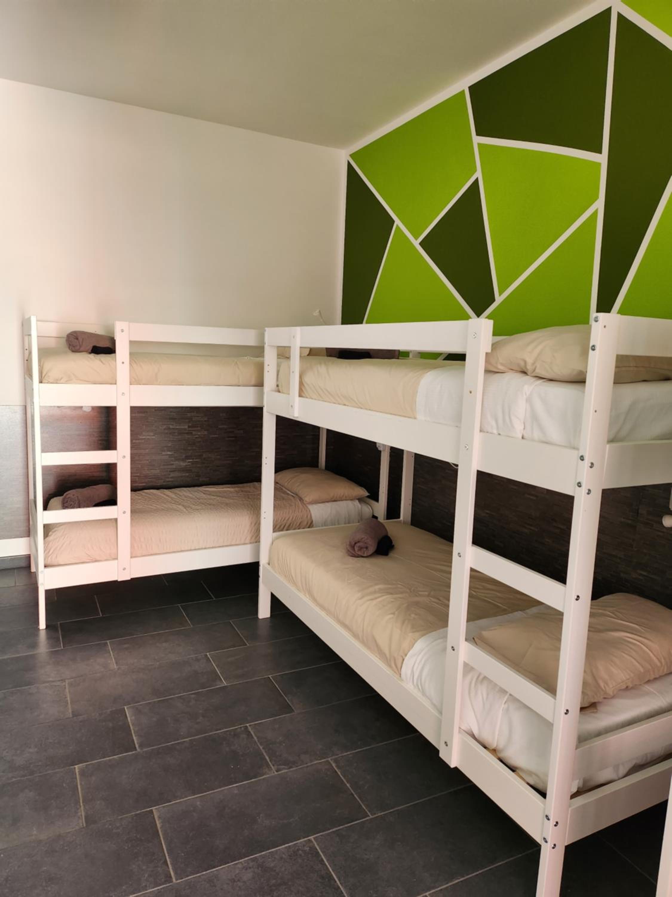 8-Bed Mixed Dormitory Room photo 2