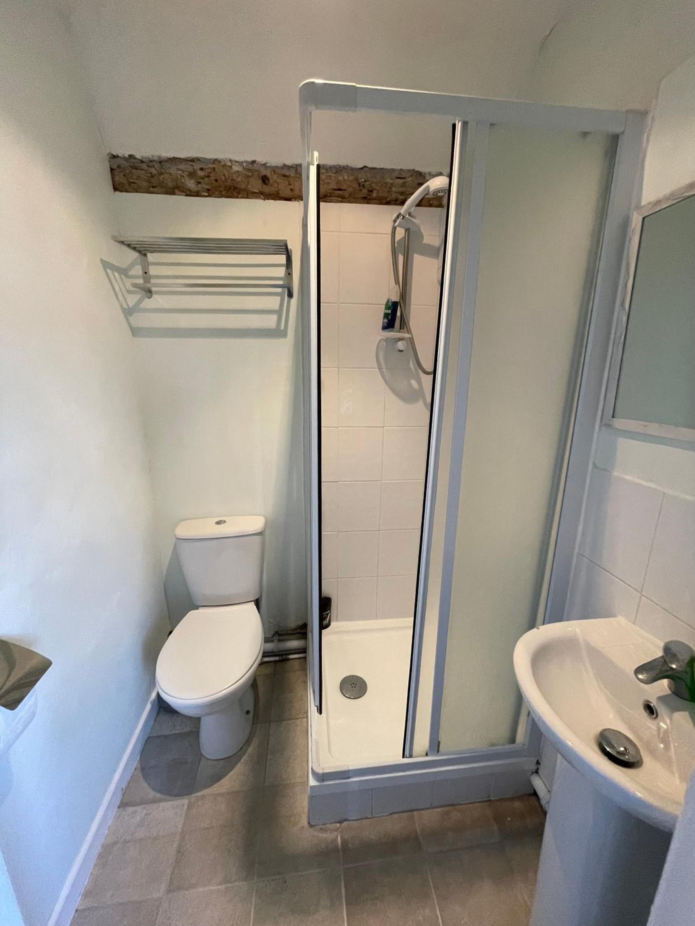 Double Room With Private Bathroom photo 2