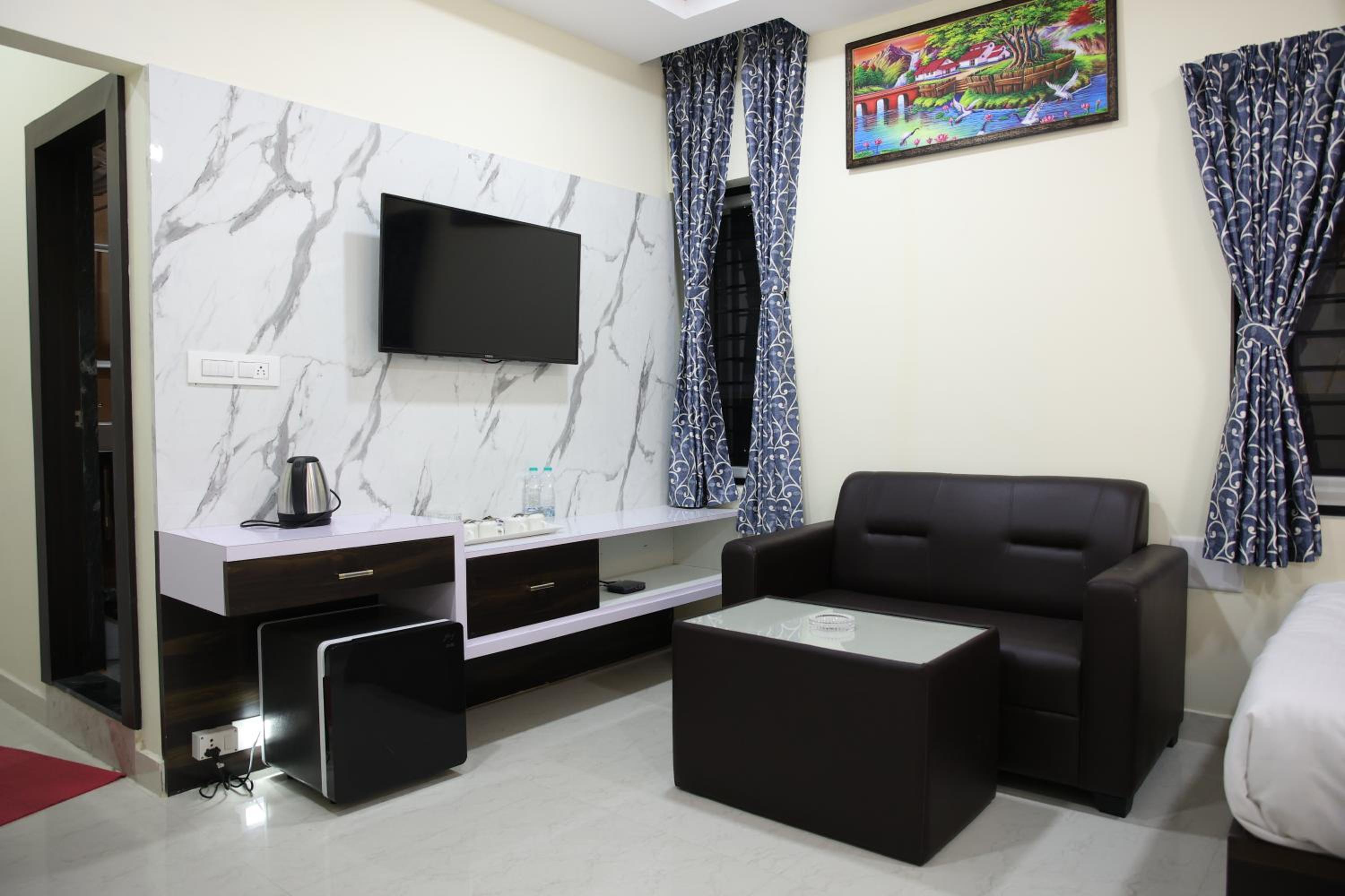 Family Room - Photo 2