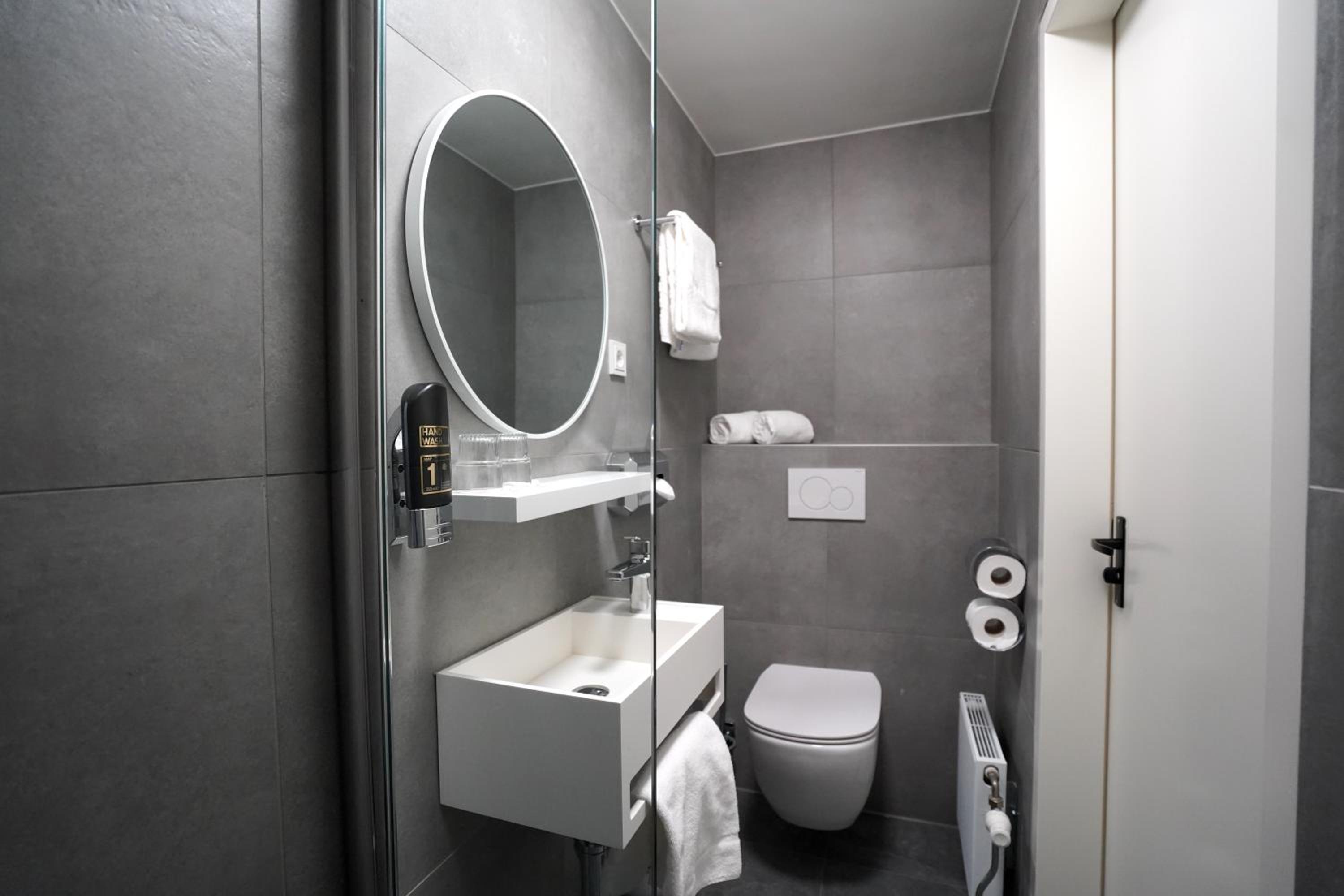 Budget Double Room photo 2