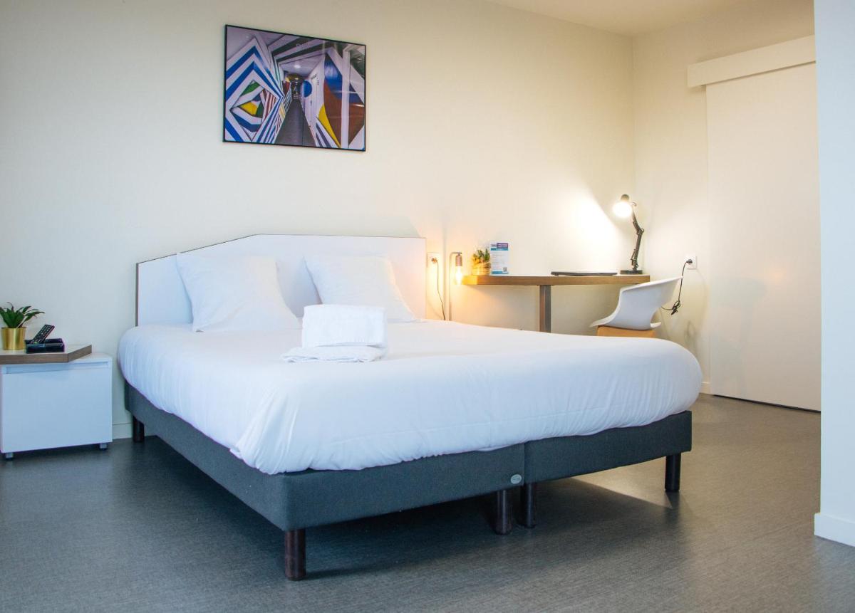 Studio Premium with Balcony photo 1