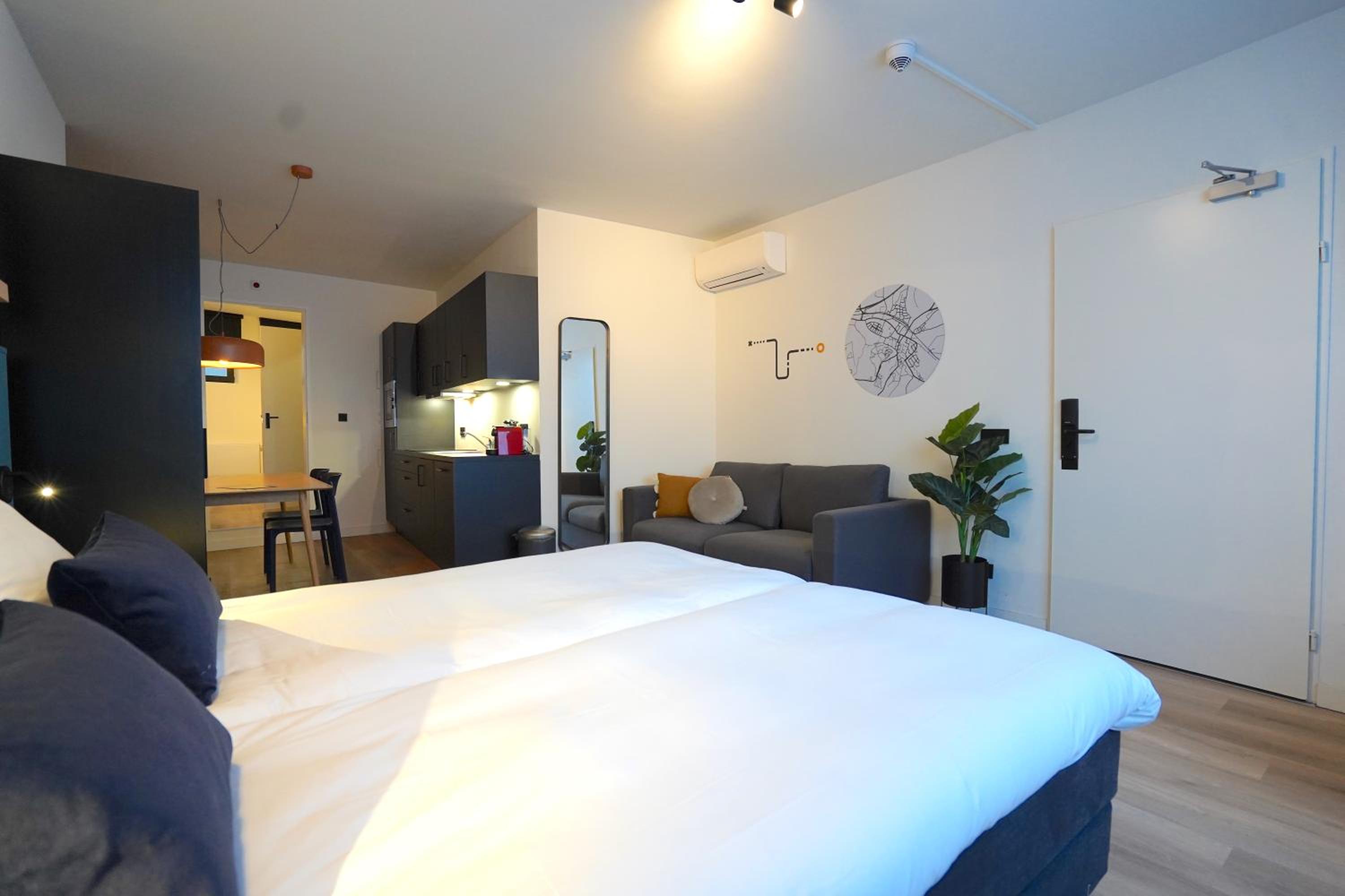 Apartment With Shared Bathroom photo 3