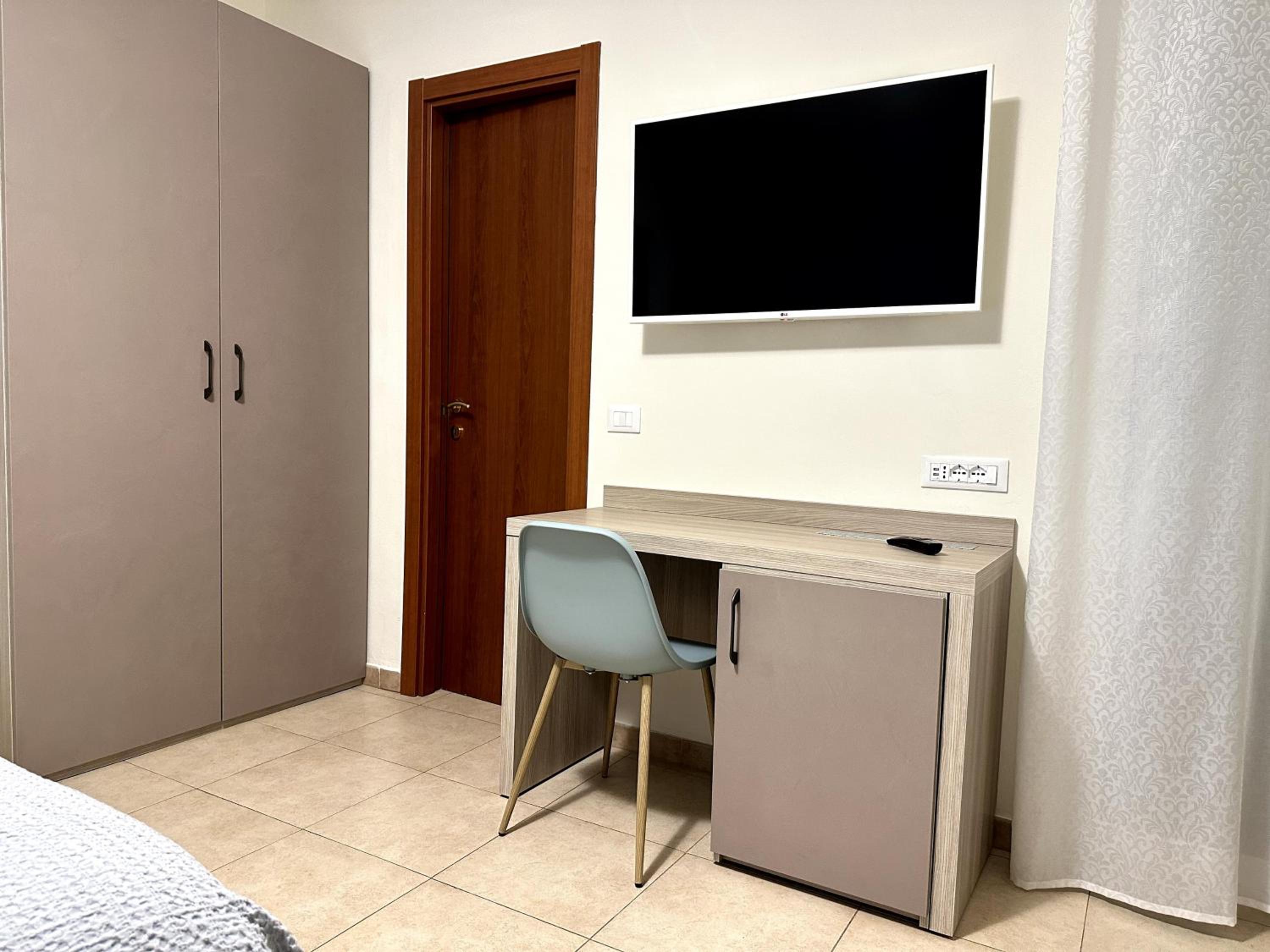 Double or Twin Room - Photo 7