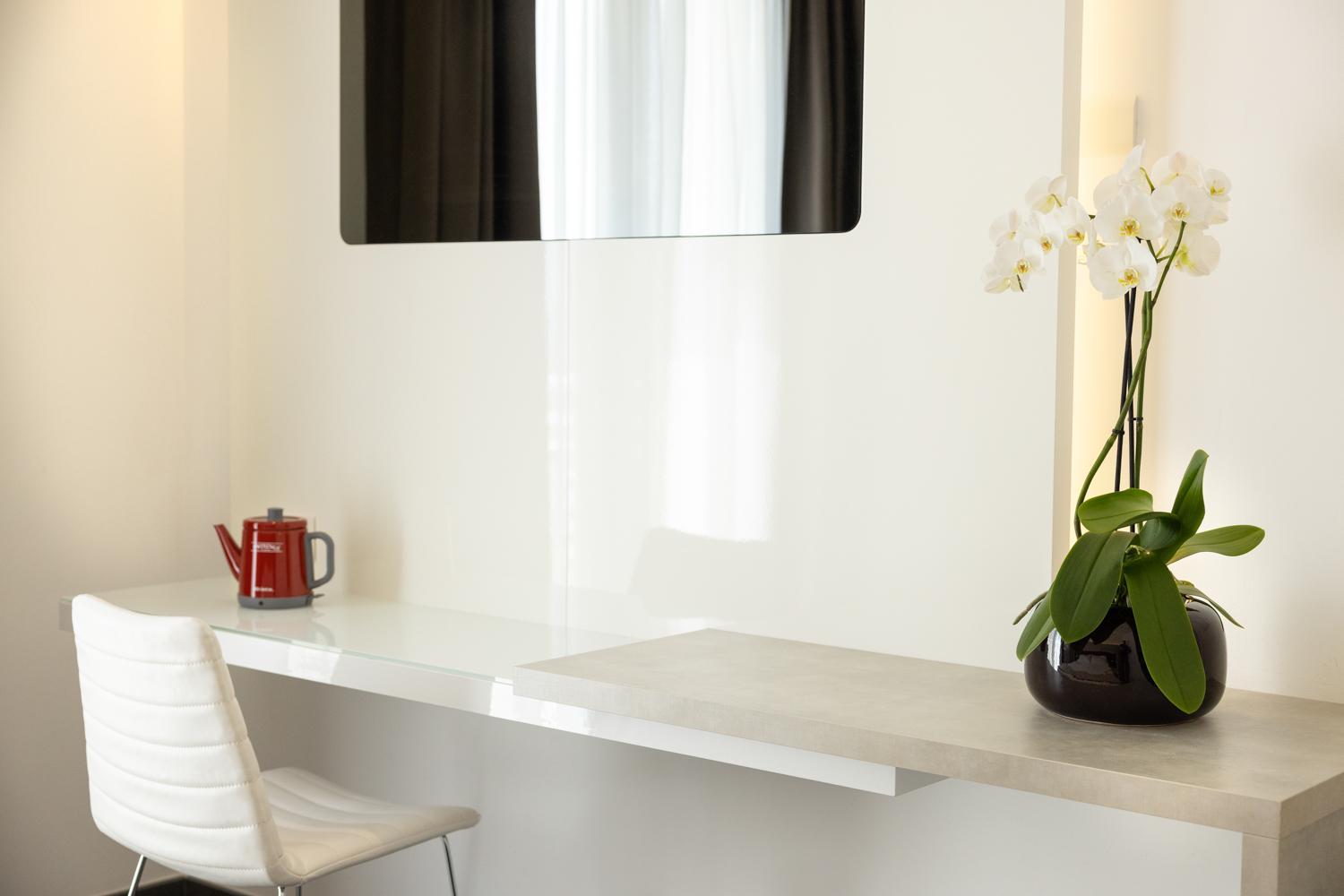 Double or Twin Room with Partial Sea View photo 2