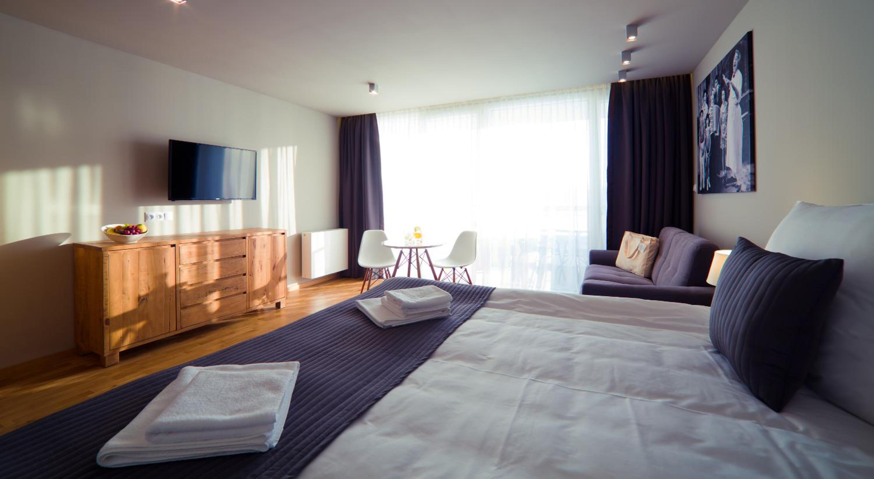 Premium Room with Balcony - Photo 5