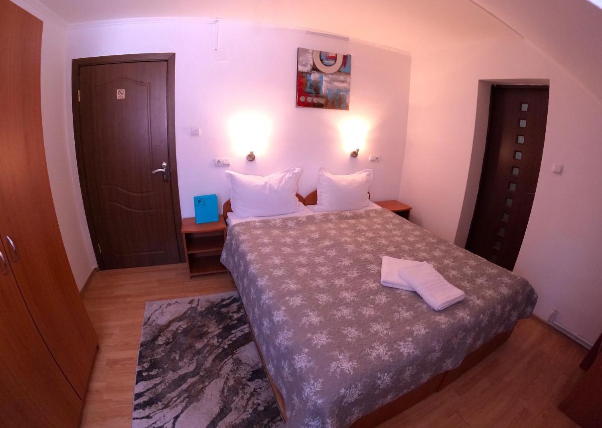 Double Room with Private Bathroom photo 1