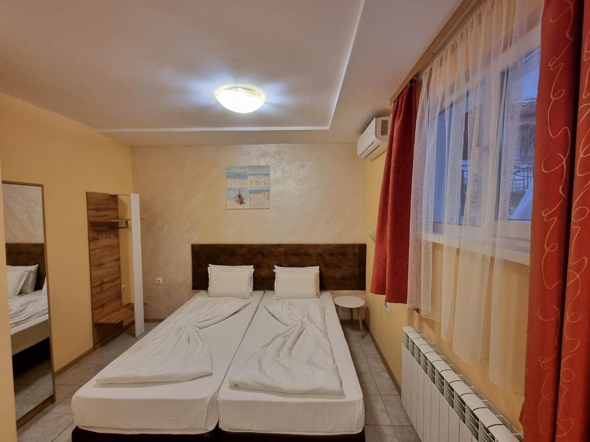 Economy Twin Room photo 2