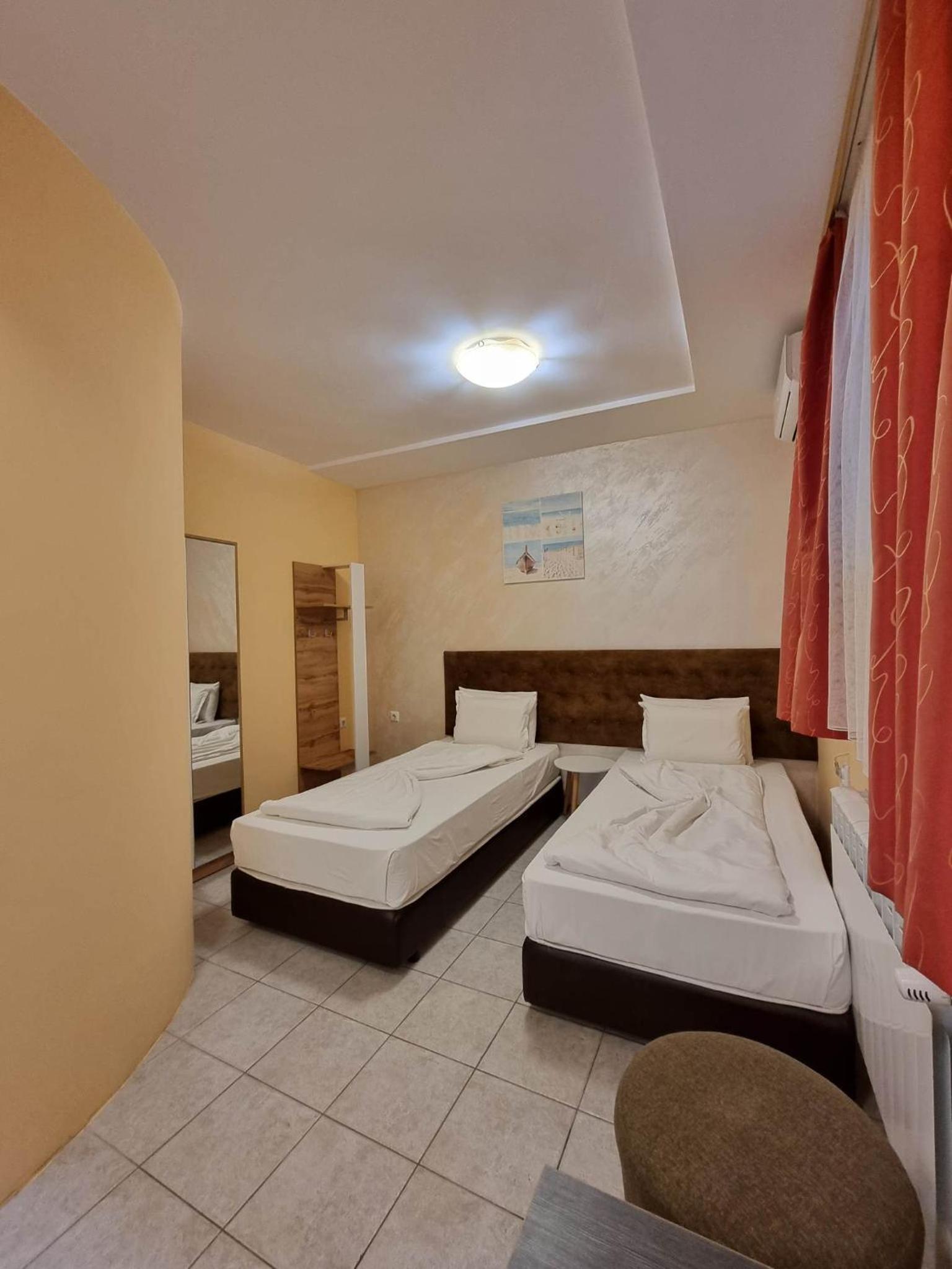 Economy Twin Room photo 1