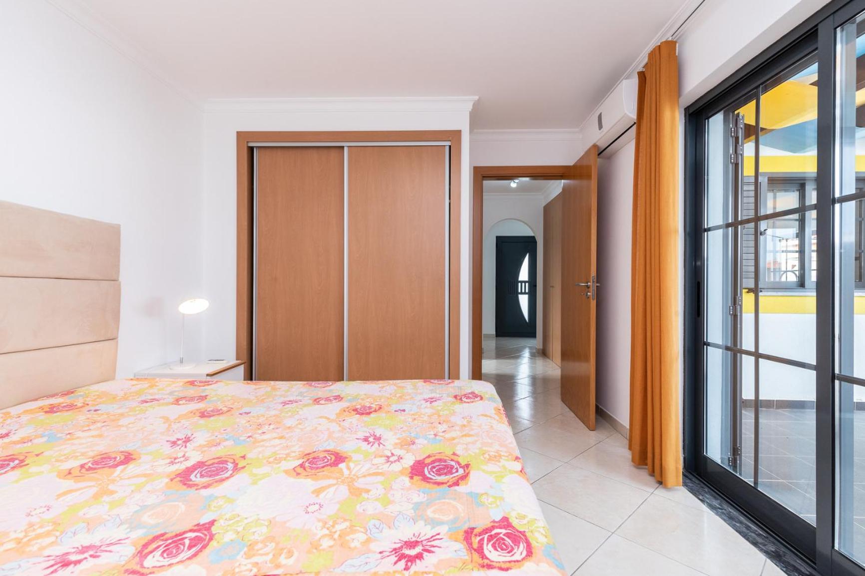 Apartment with Balcony photo 3
