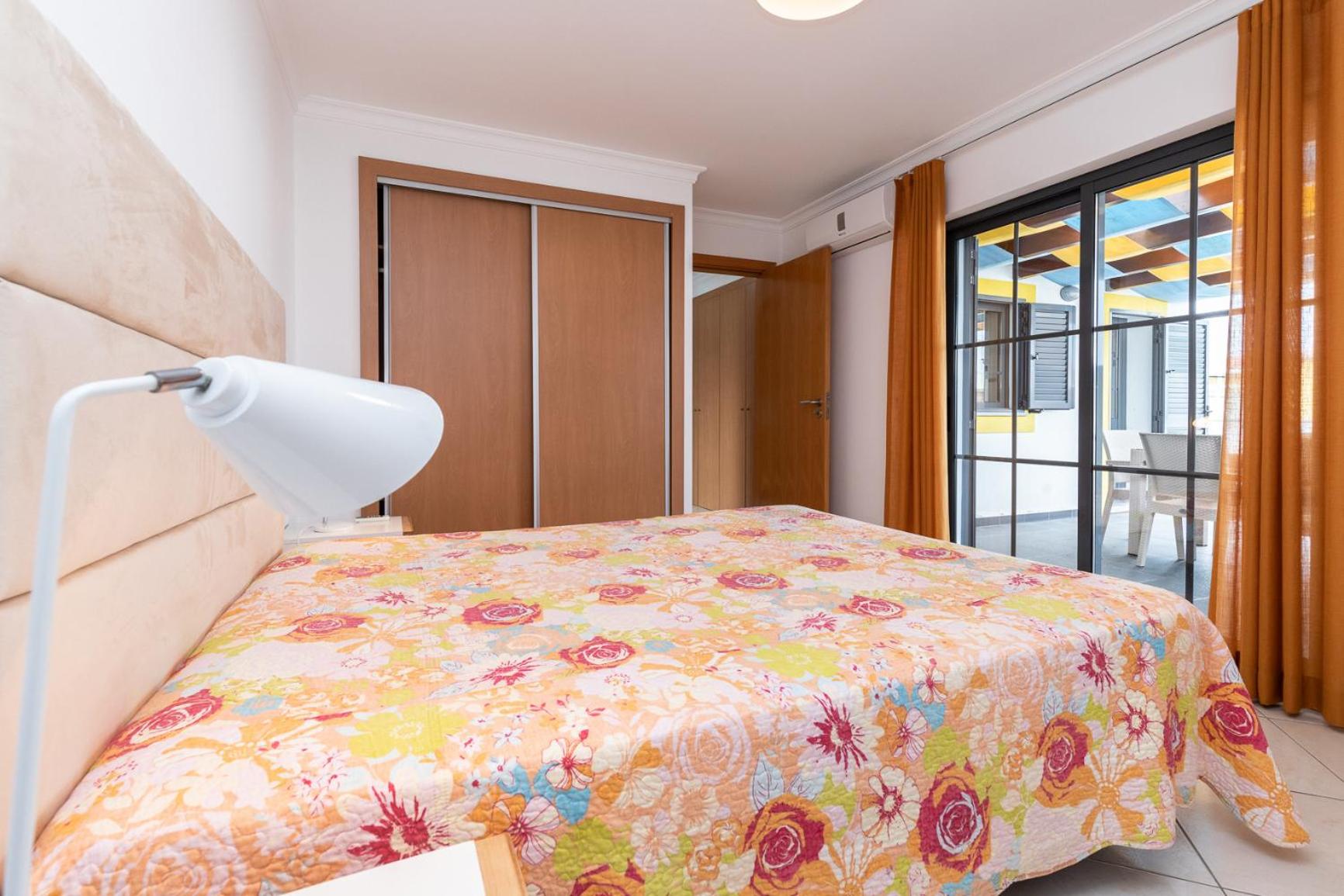 Apartment with Balcony photo 2