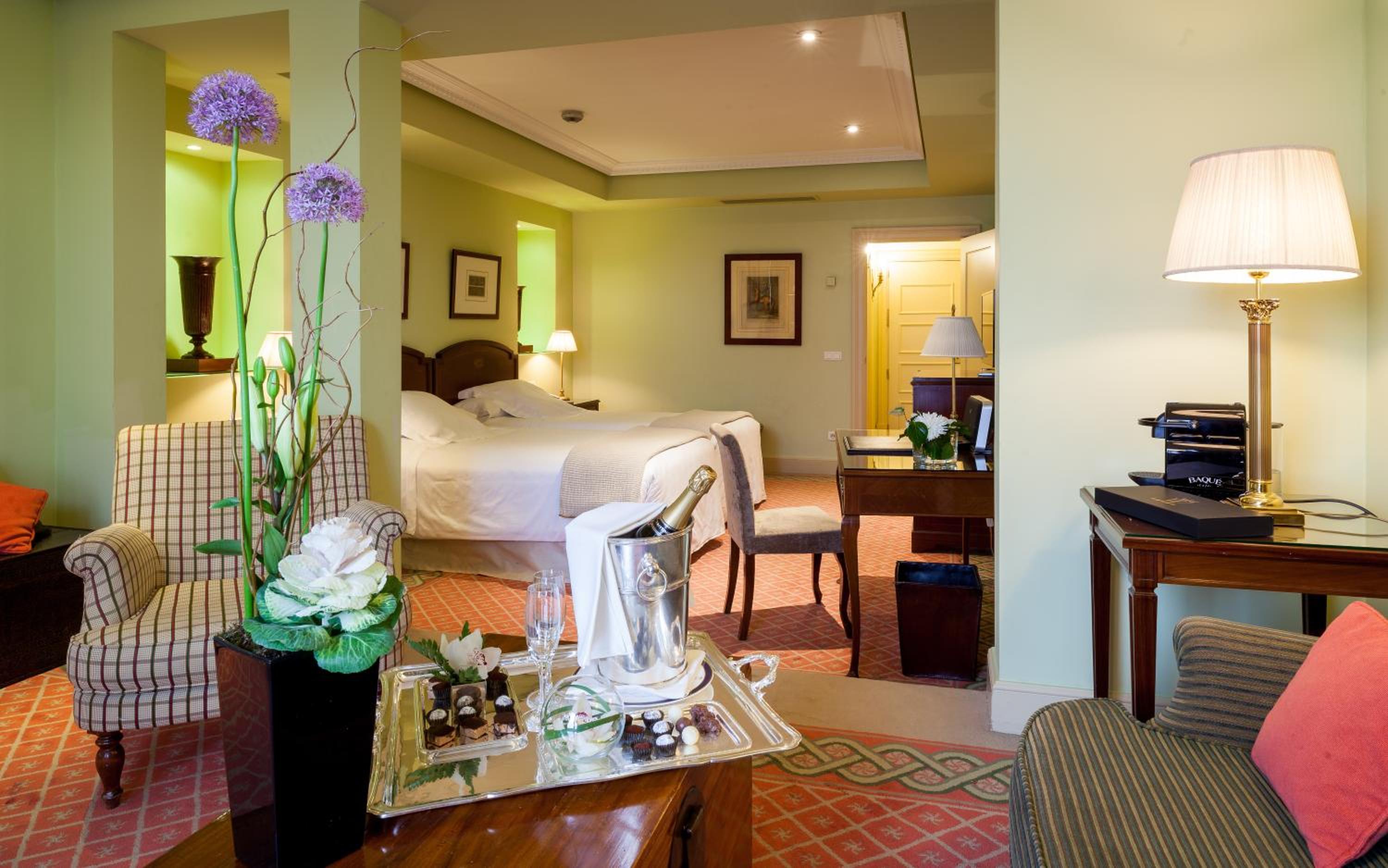 Junior Suite - The Wellington Club - Photo 6