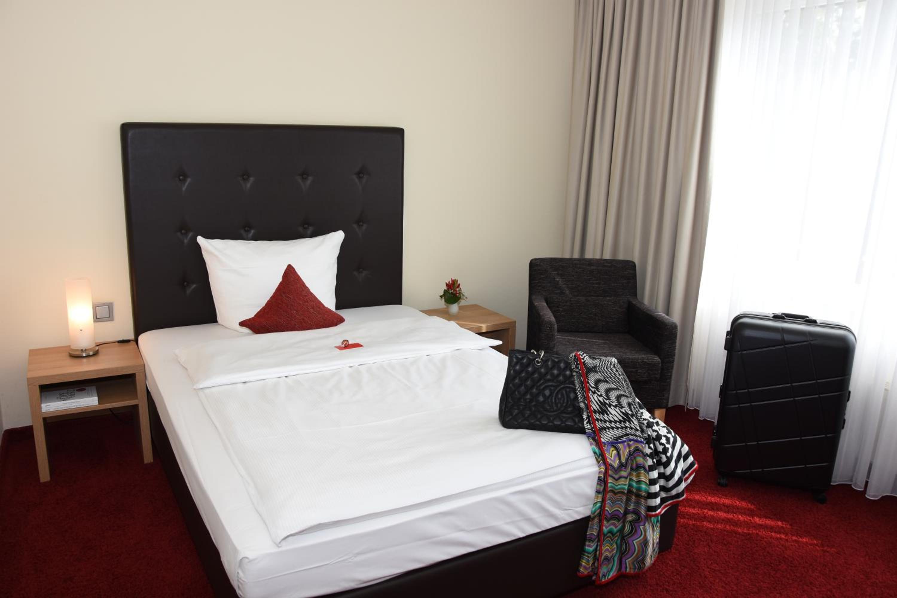 Standard Single Room thumbnail 6