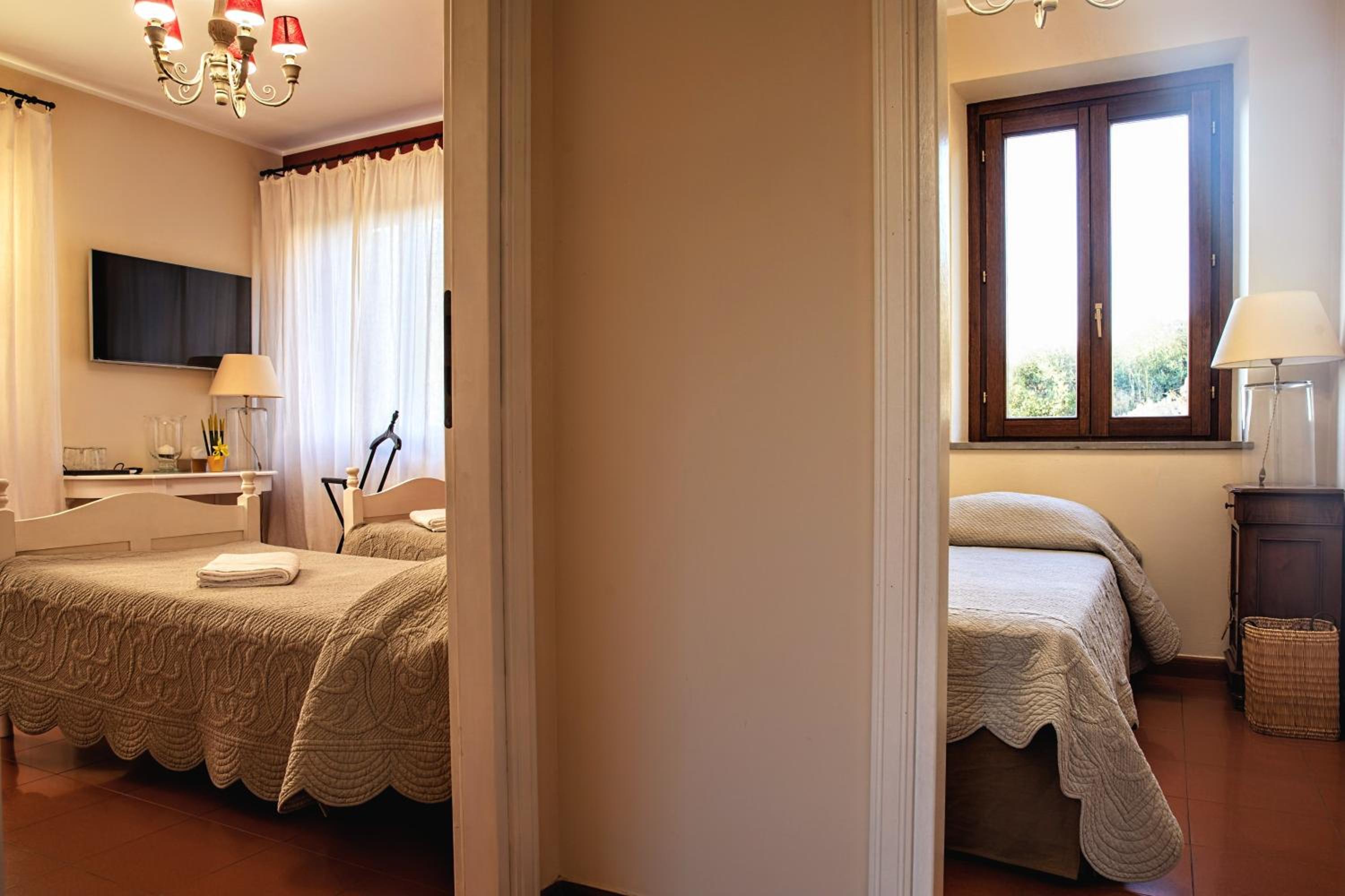 Twin Room with Balcony photo 2