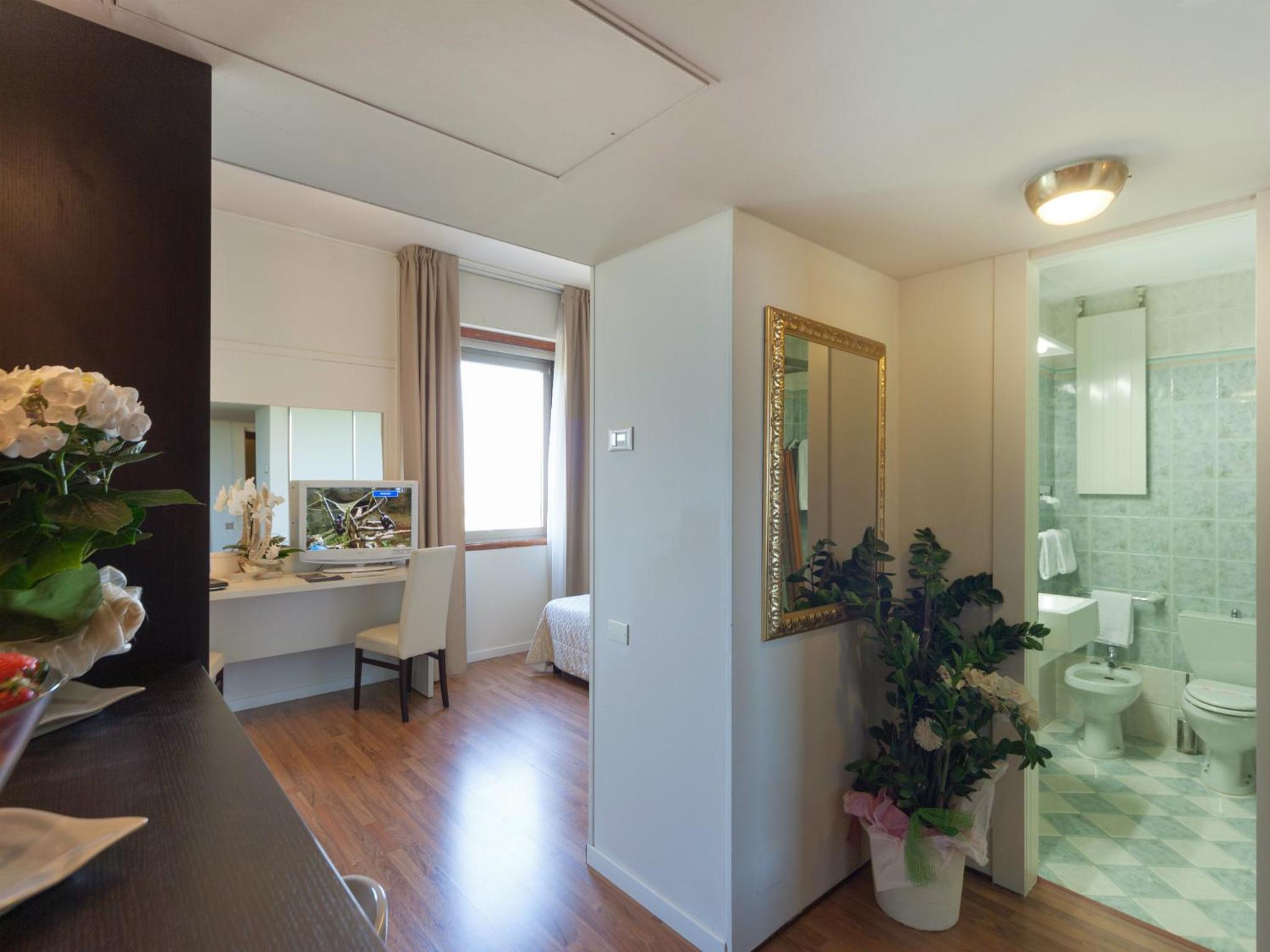 Junior Suite thumbnail 6