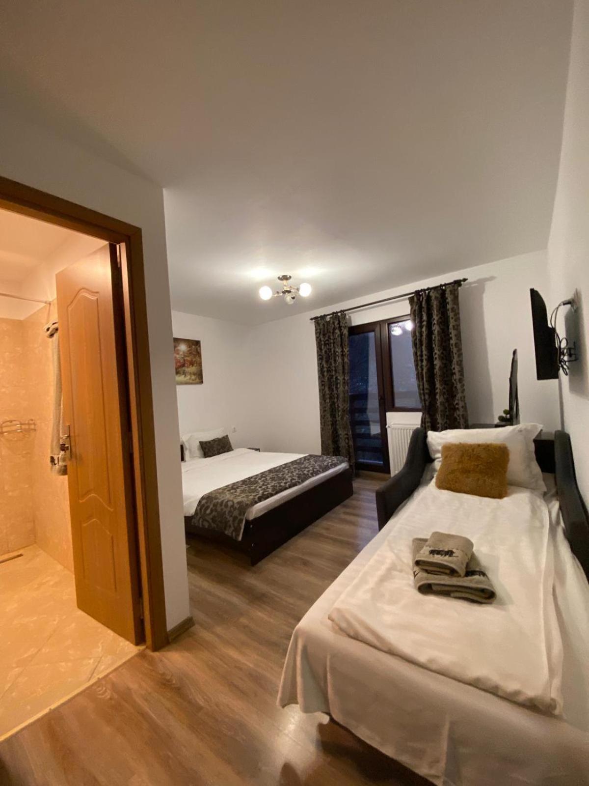 Triple Room with Balcony - Photo 1