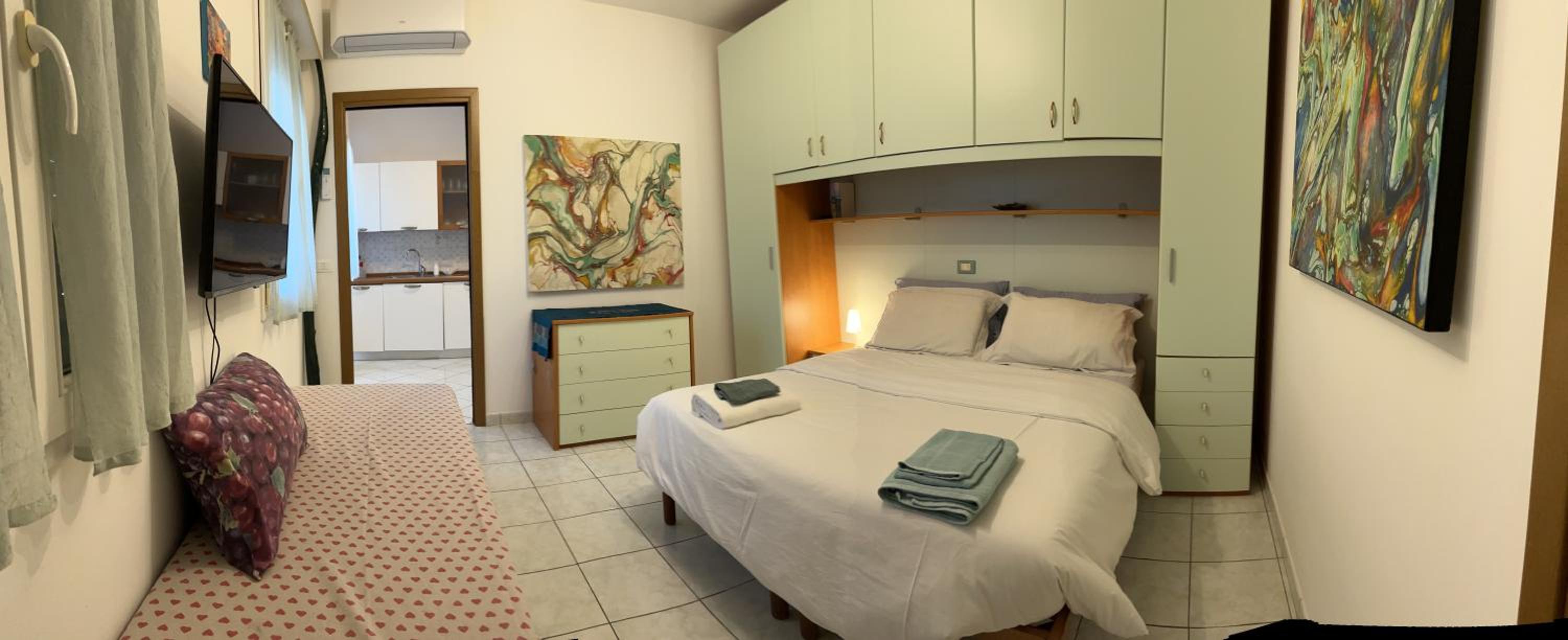 One-Bedroom Apartment photo 2