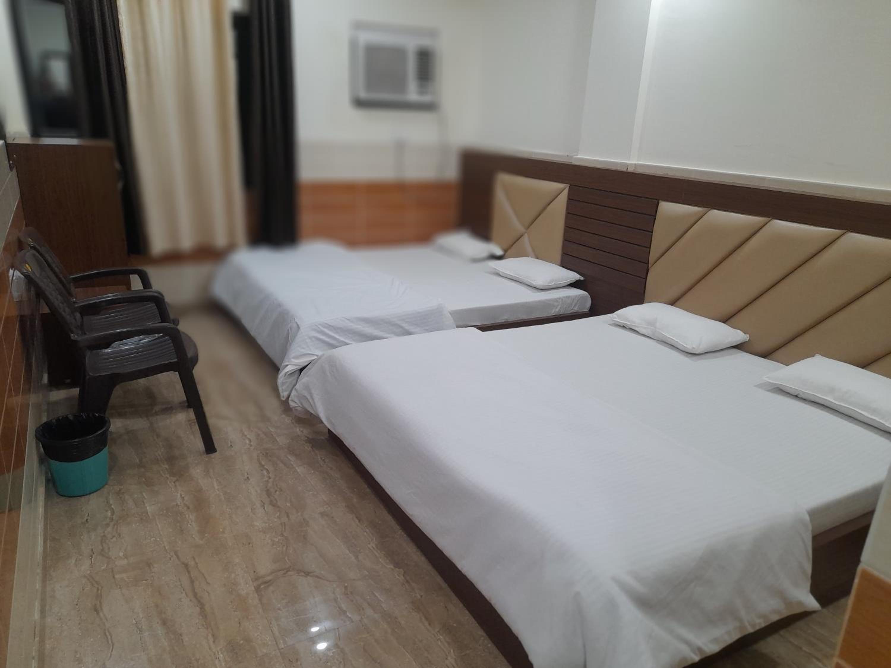 Deluxe Quadruple Room - Photo 13