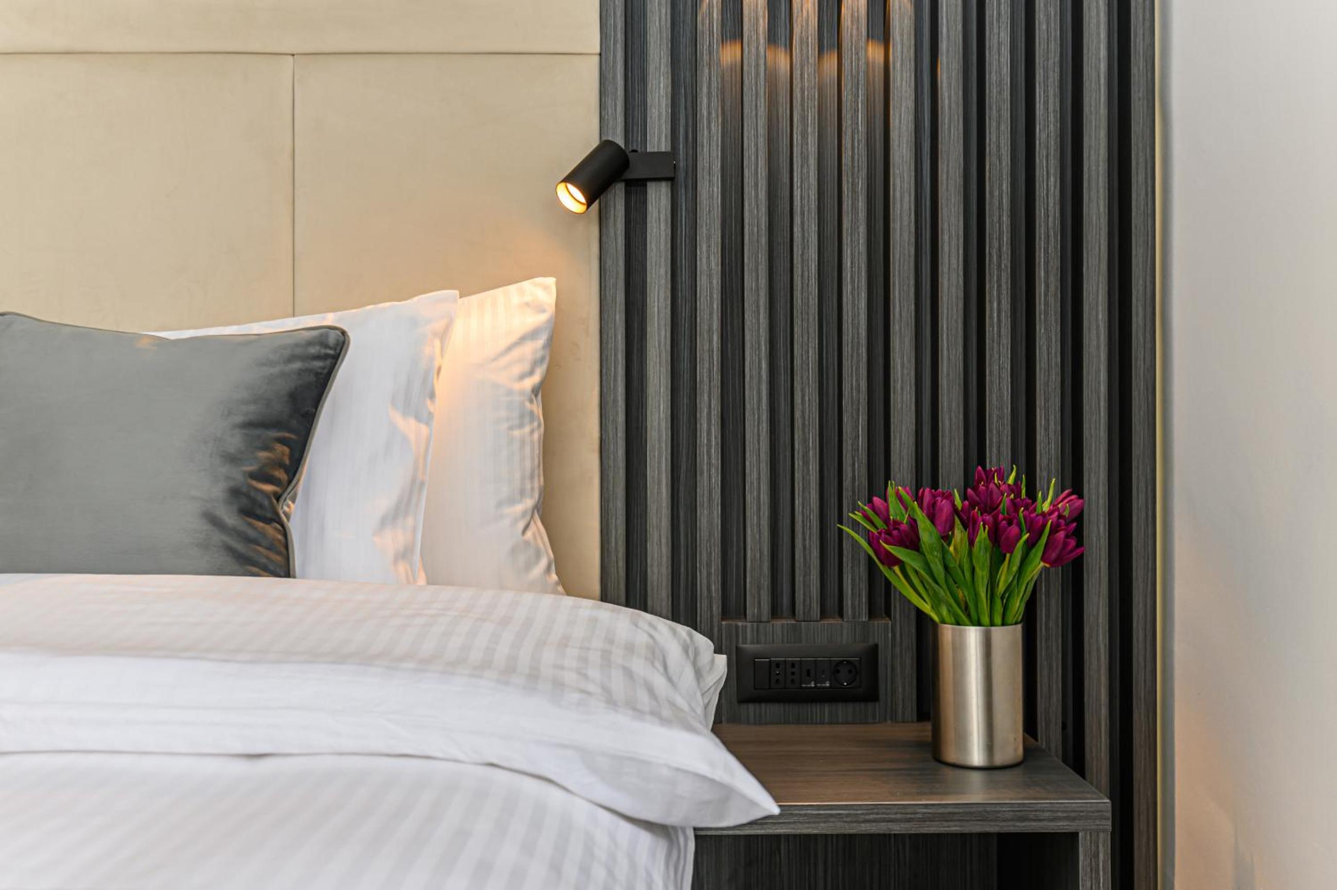 Junior Suite with Balcony - Photo 4