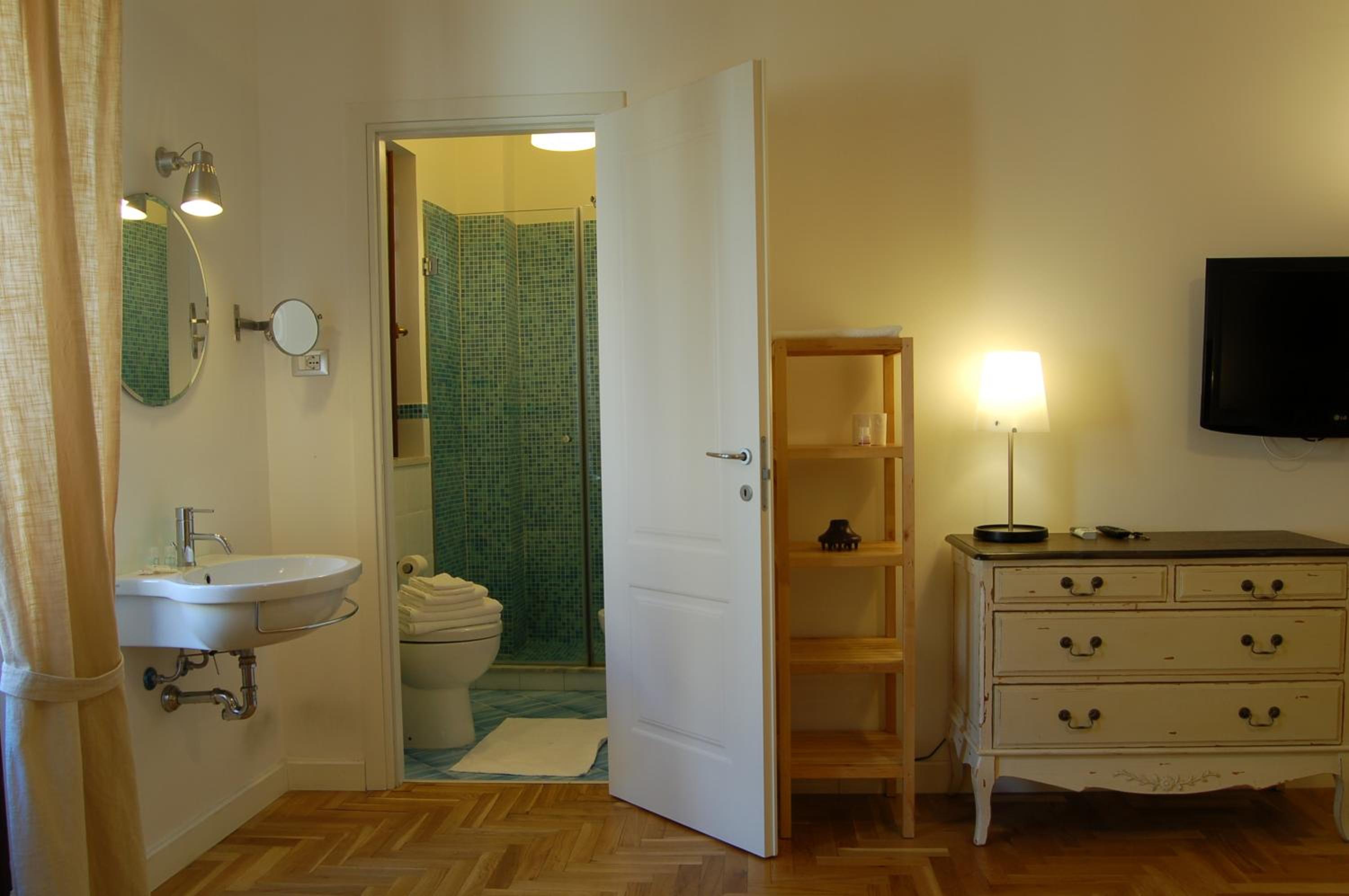 Double Room with Balcony - Photo 66