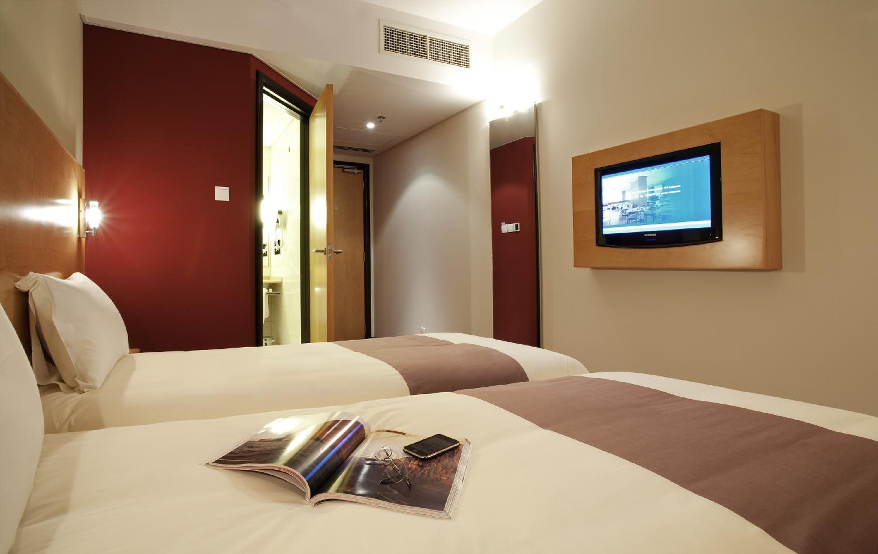 Standard Twin Room - Photo 1