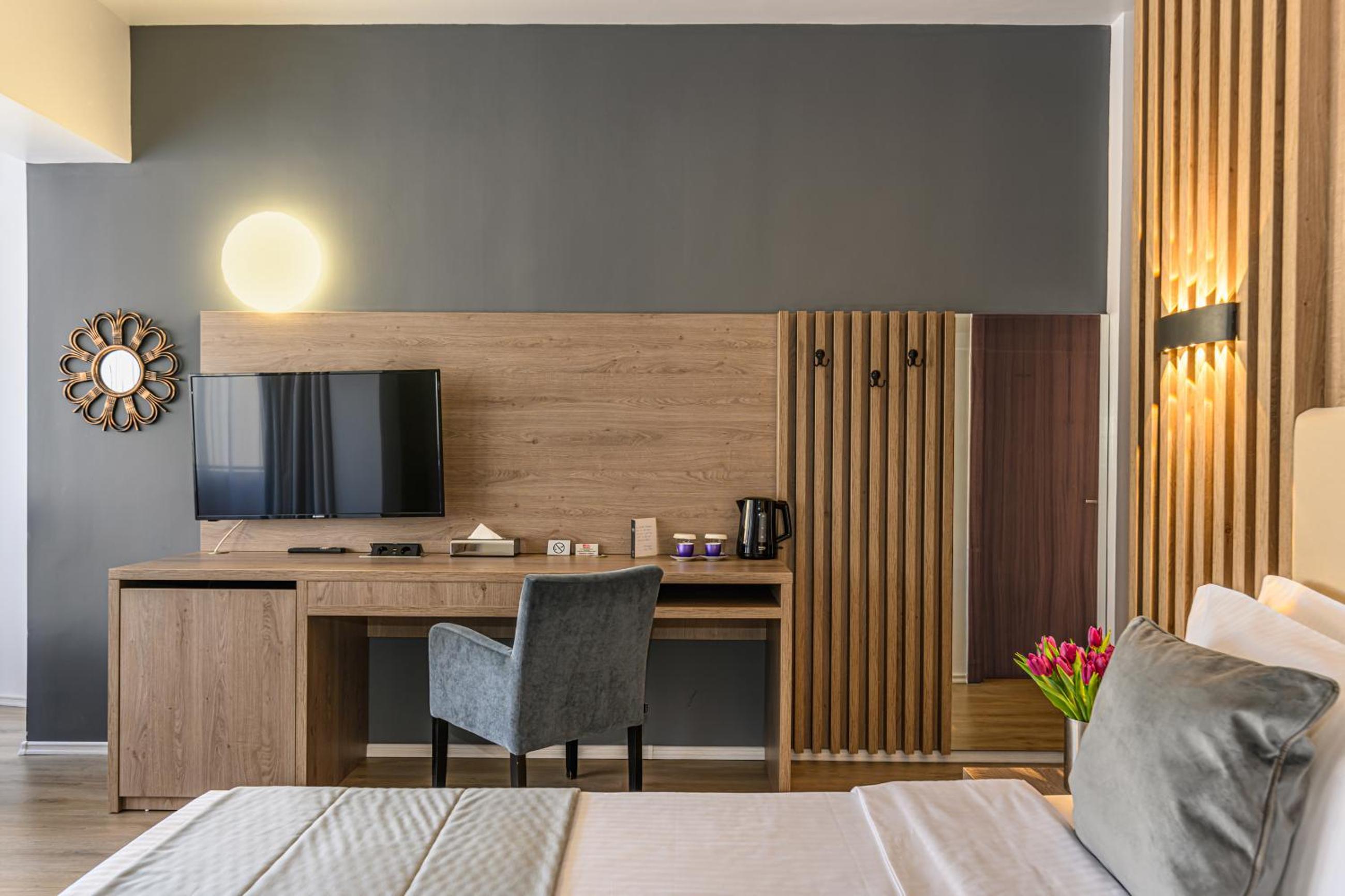 Standard Double Room - Photo 25