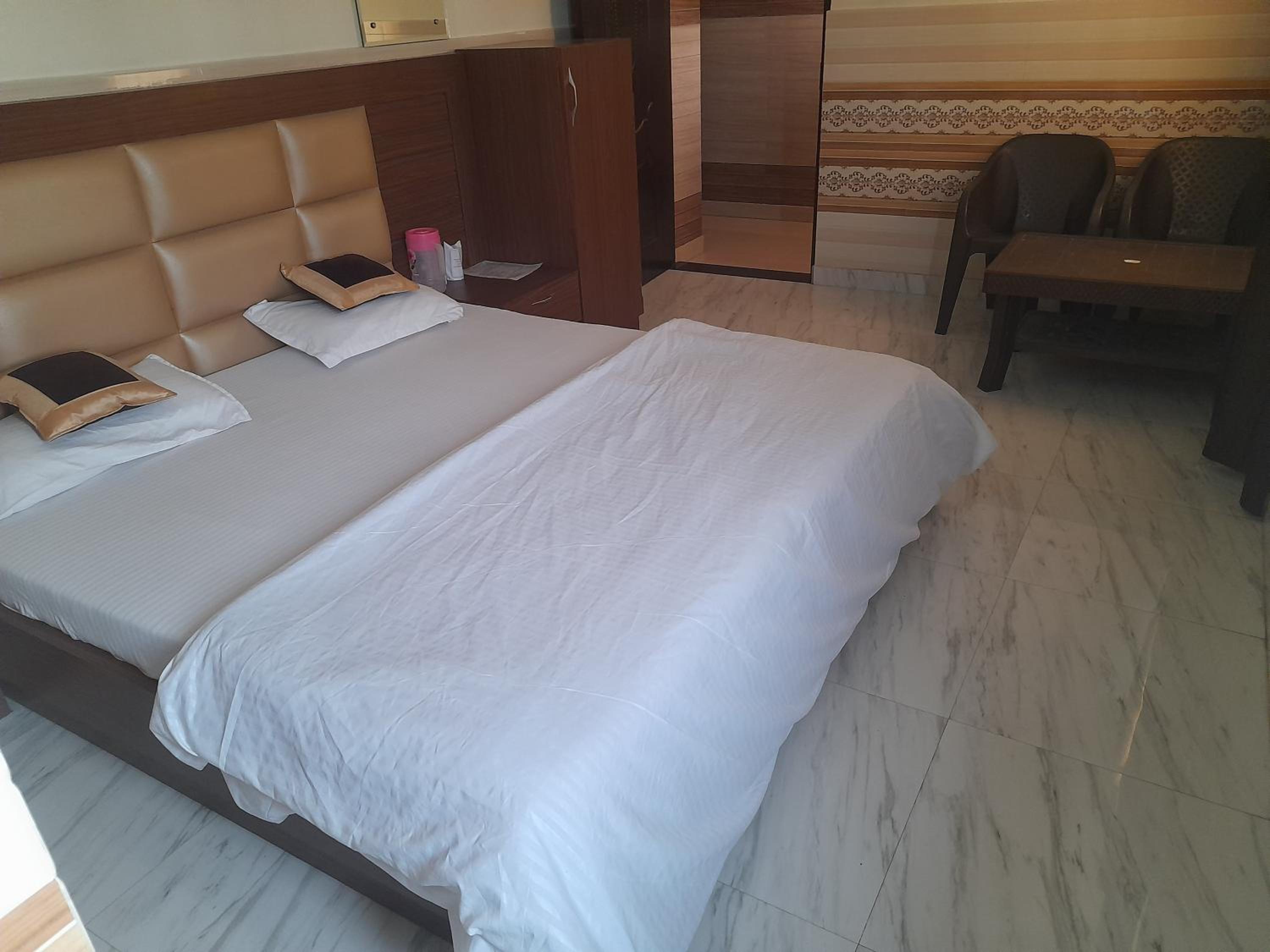 Deluxe Double Room - Photo 16