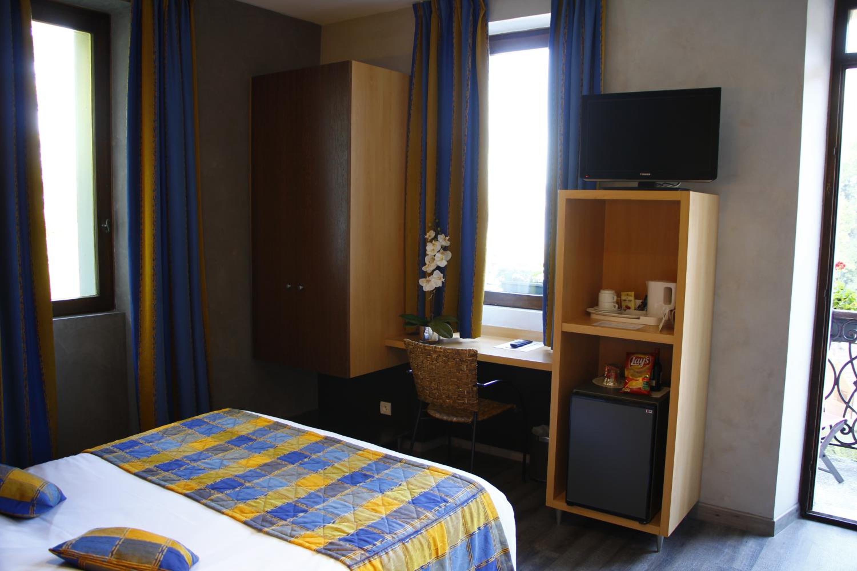 Superior Double Room with Balcony and Lake View