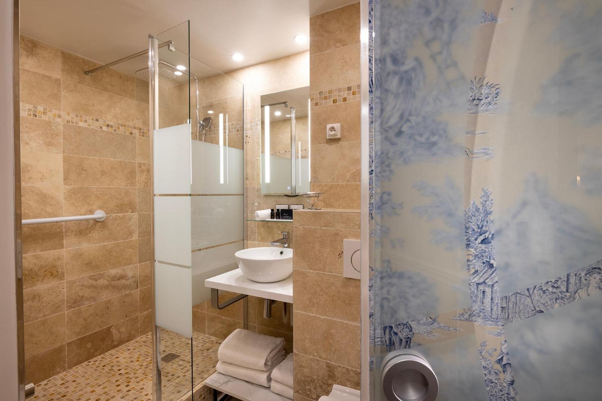 Superior Double or Twin Room photo 3