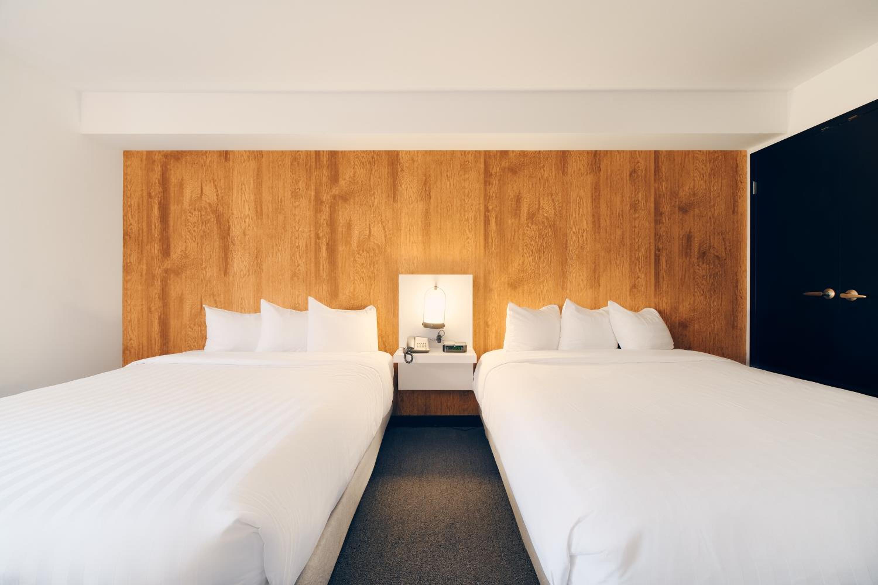 Deluxe Queen Room with Two Queen Beds - Photo 4