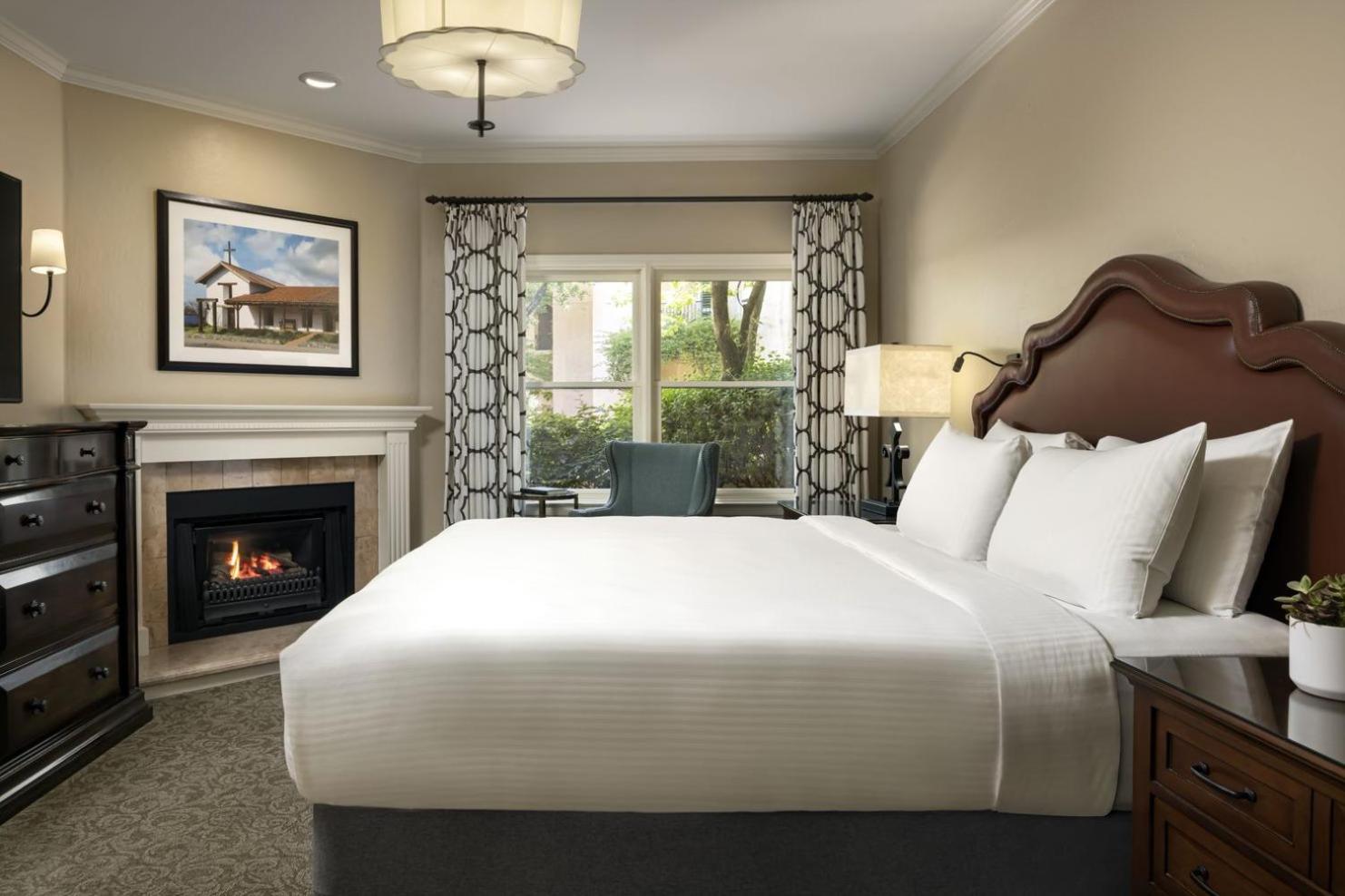 One-Bedroom General Vallejo King Suite with Sofa Bed and Patio - Fireplace/Garden View - Photo 4