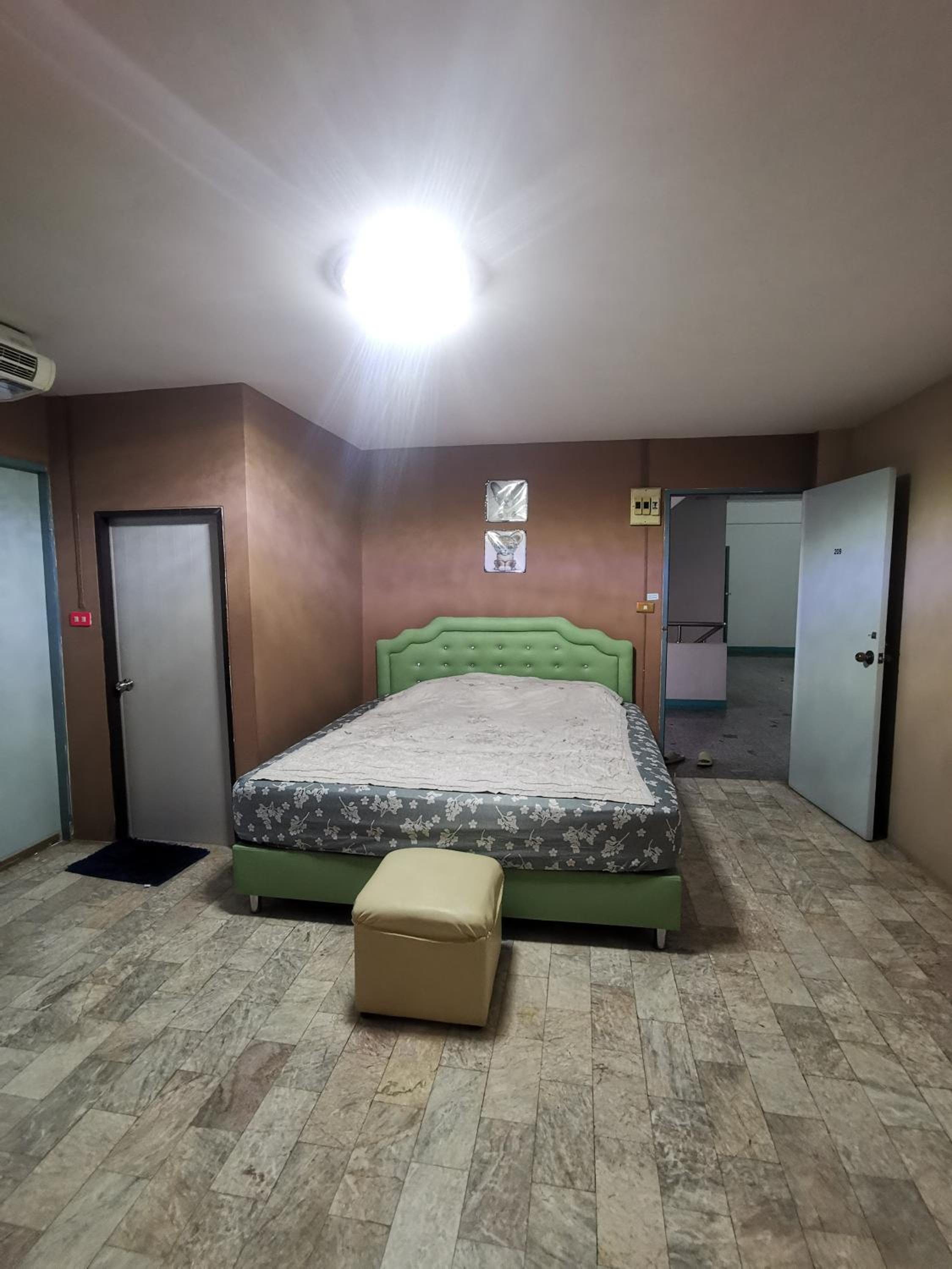 Deluxe King Room - Photo 4