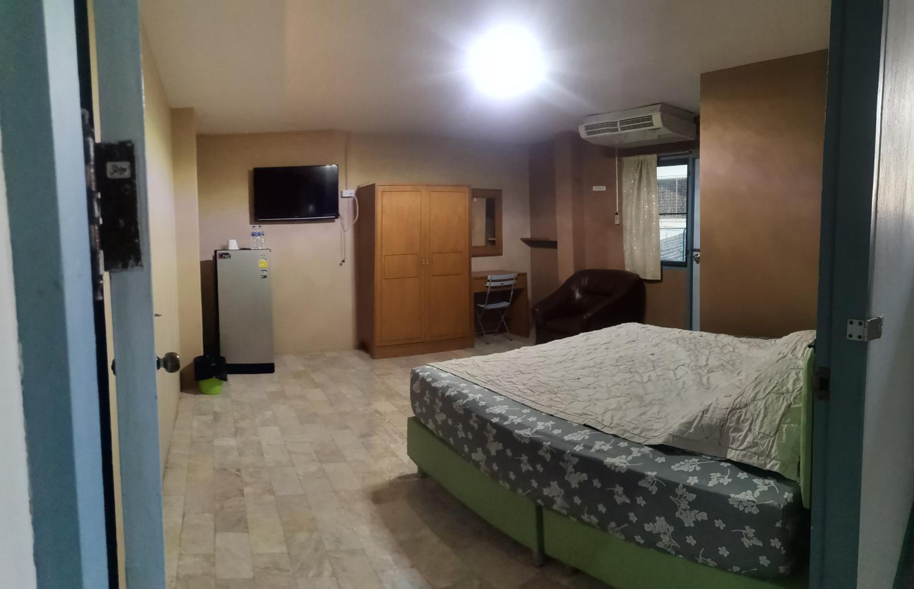 Deluxe King Room - Photo 3