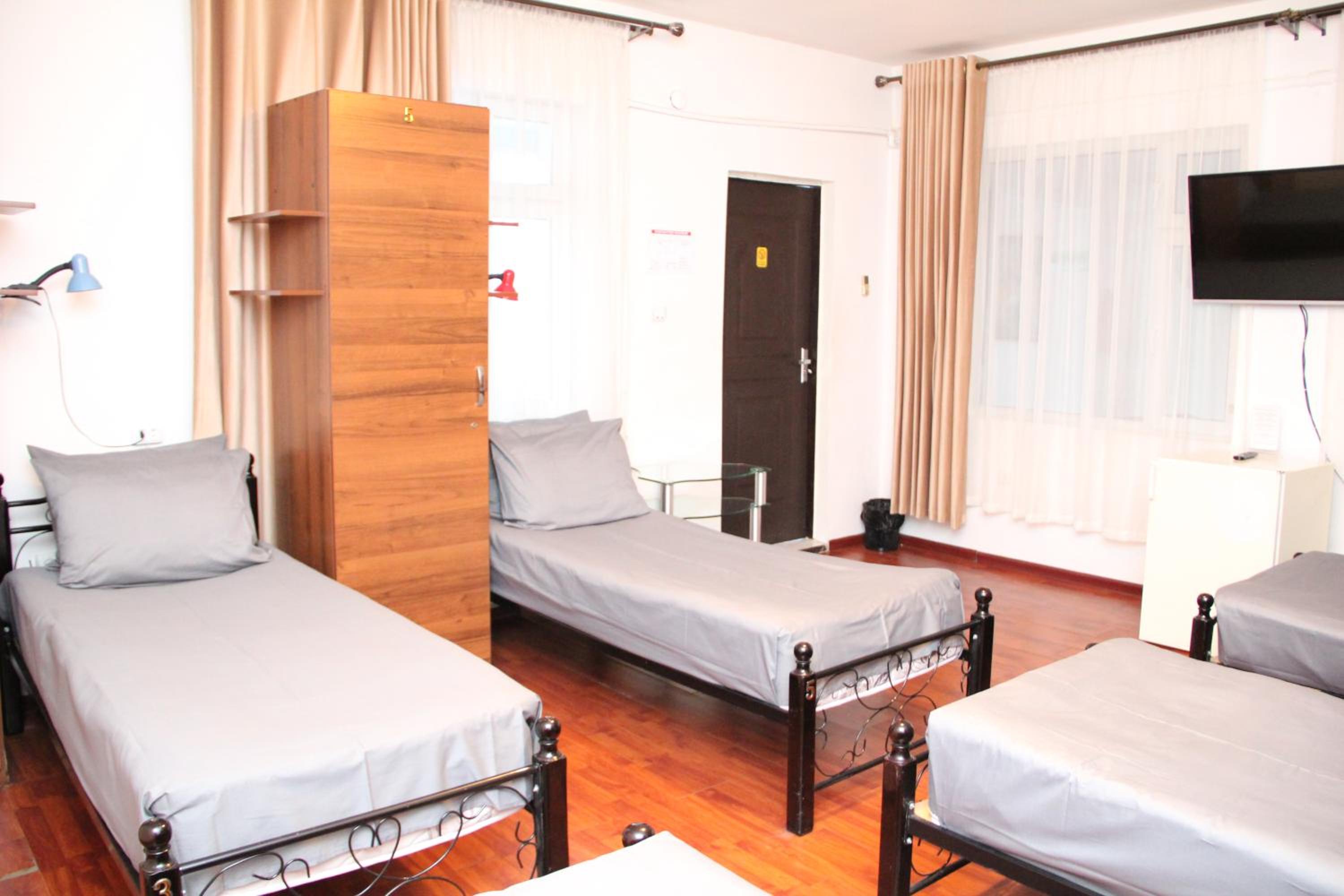 Bed in 5-Bed Mixed Dormitory Room photo 2