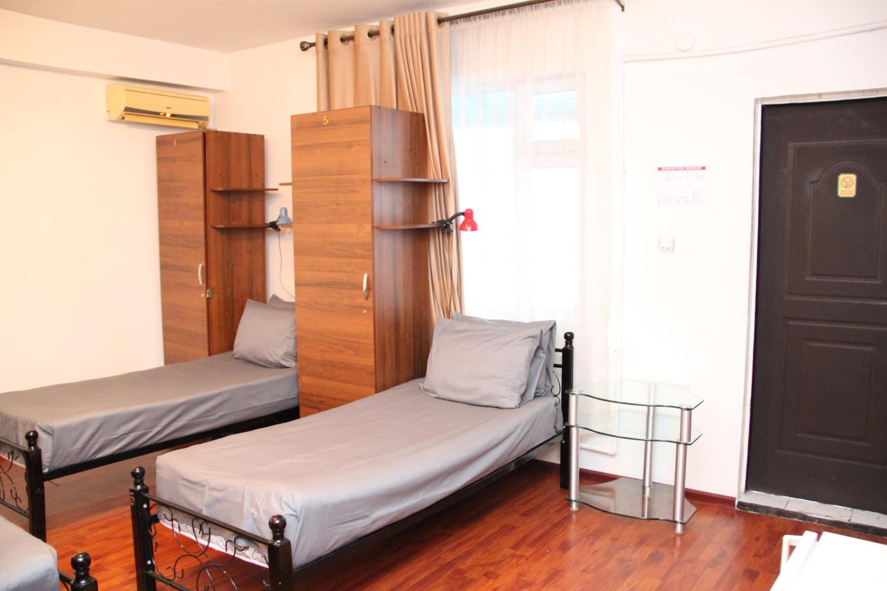 Bed in 5-Bed Mixed Dormitory Room photo 3