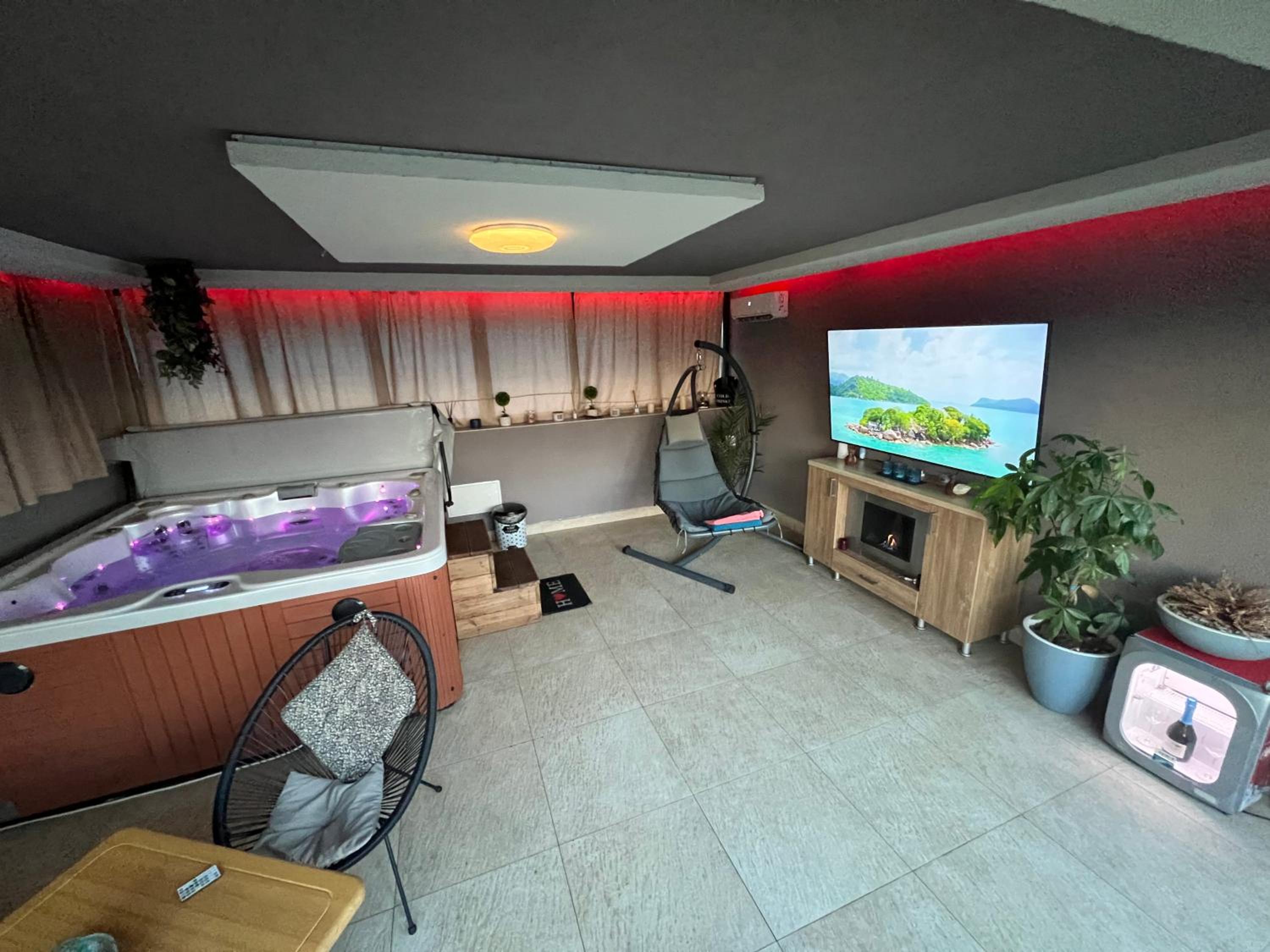 One-Bedroom Apartment - Photo 25