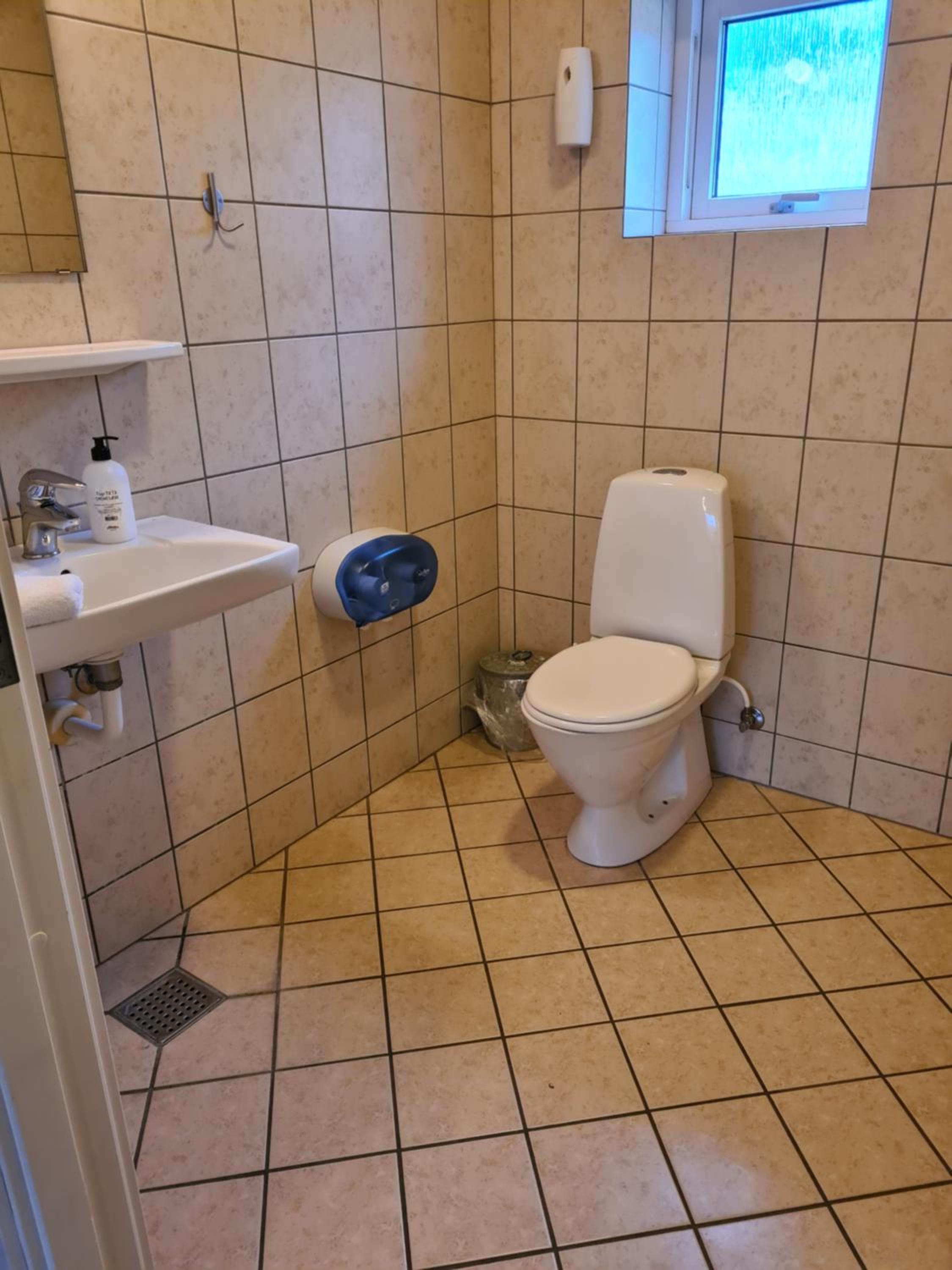 Family Room with Bathroom photo 2