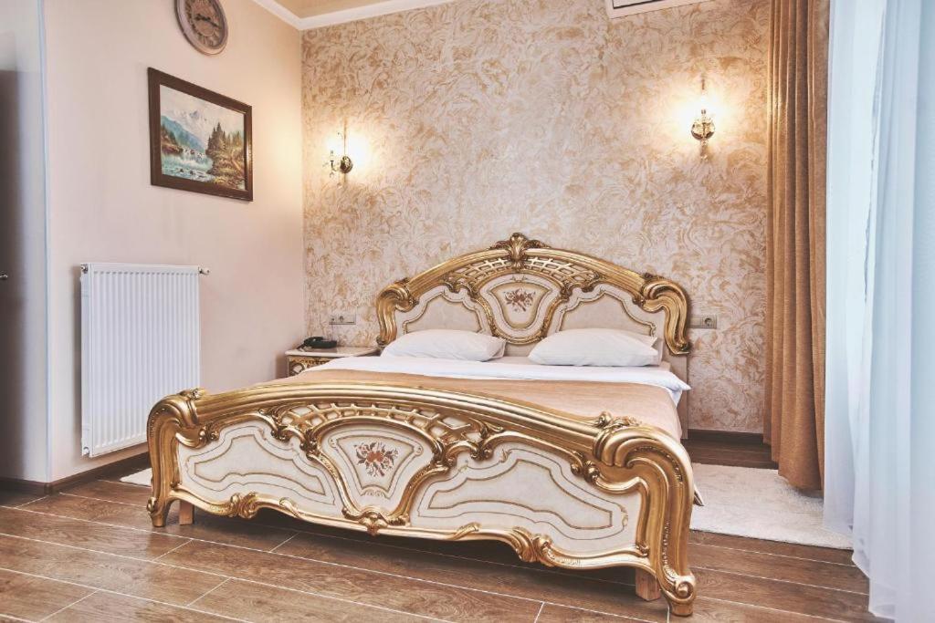 King Suite with Spa Bath photo 1