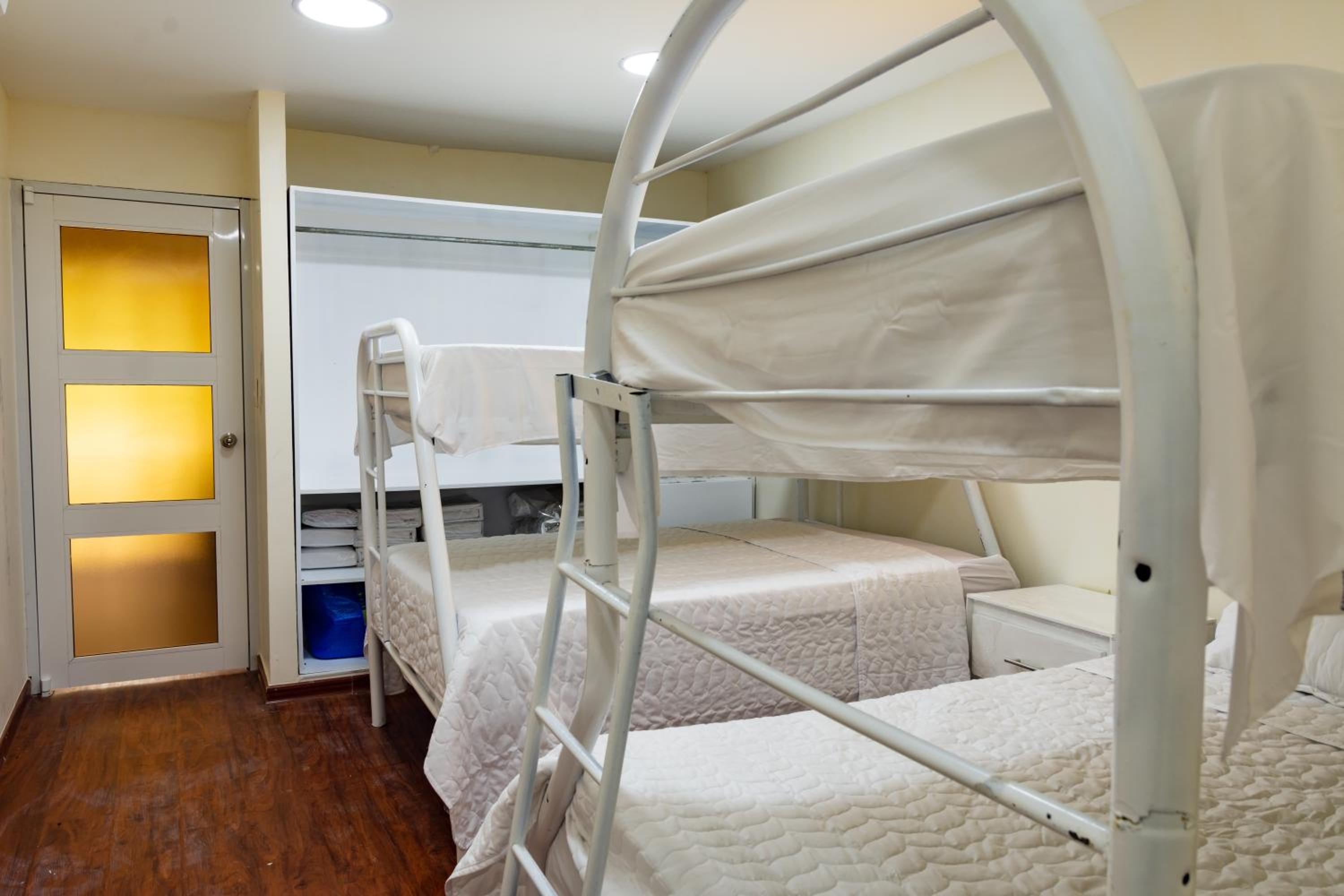Family Room with Private Bathroom photo 2
