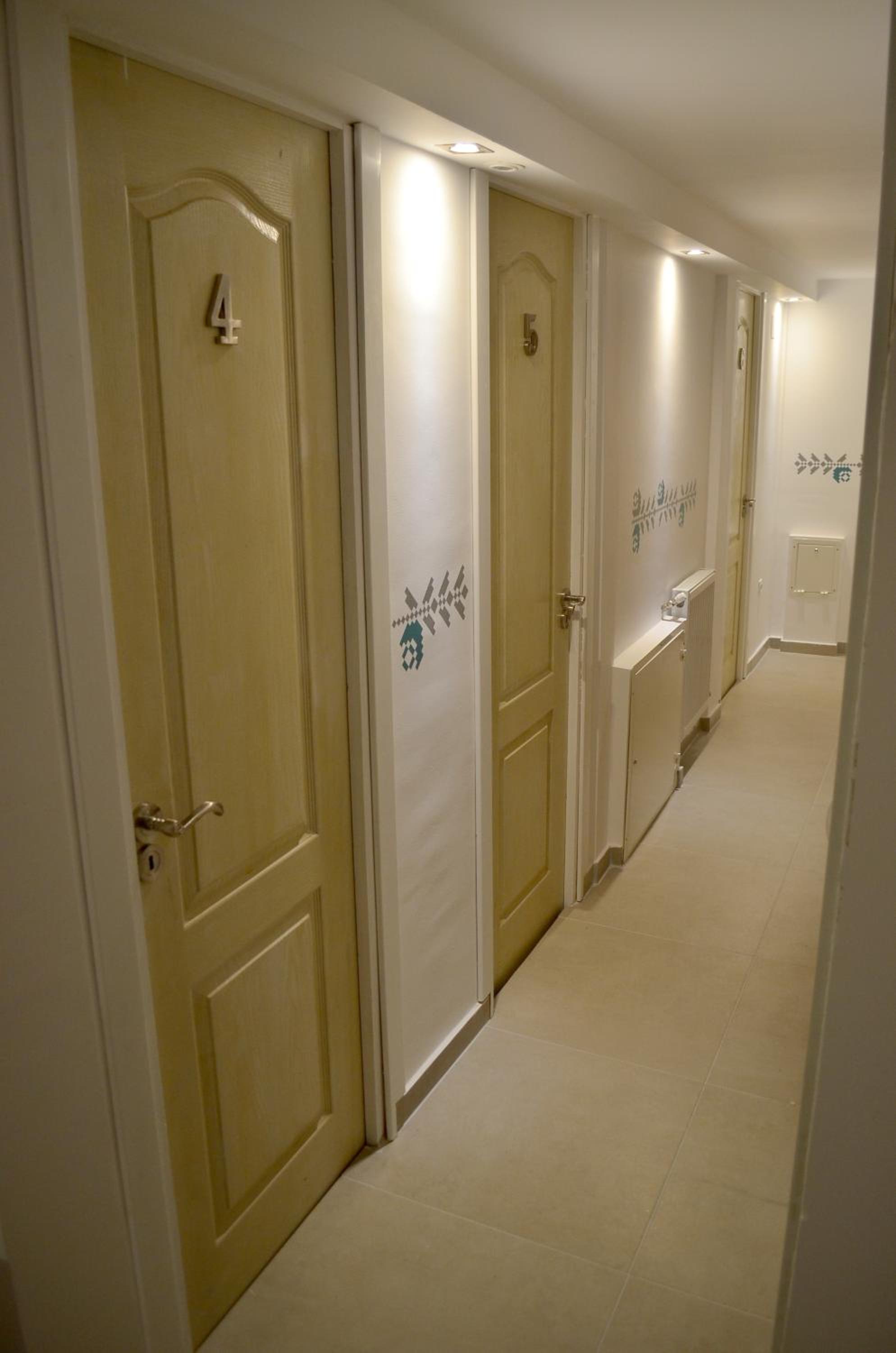 Twin Room with Private Bathroom - Photo 7
