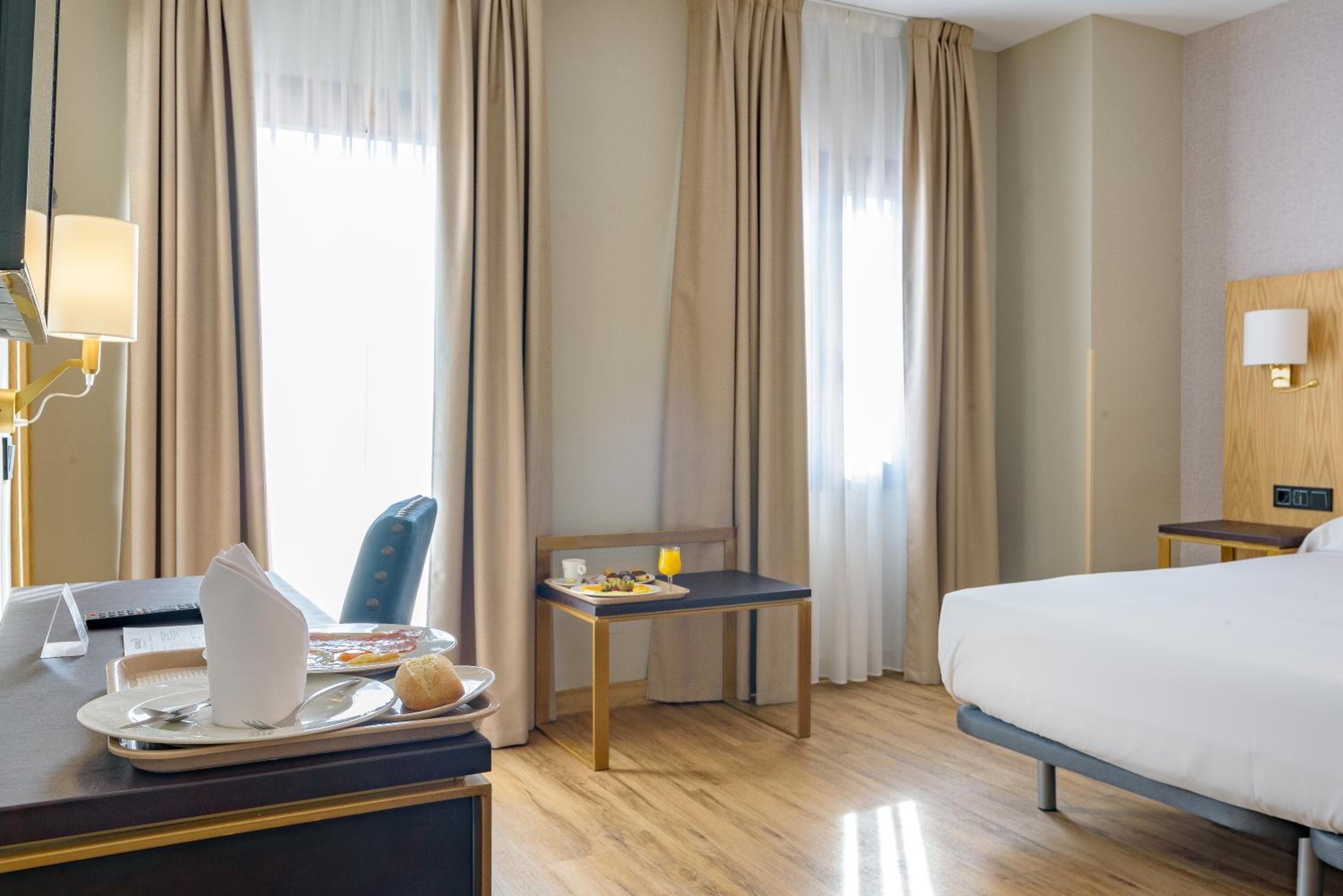 Twin Room with View - Photo 1