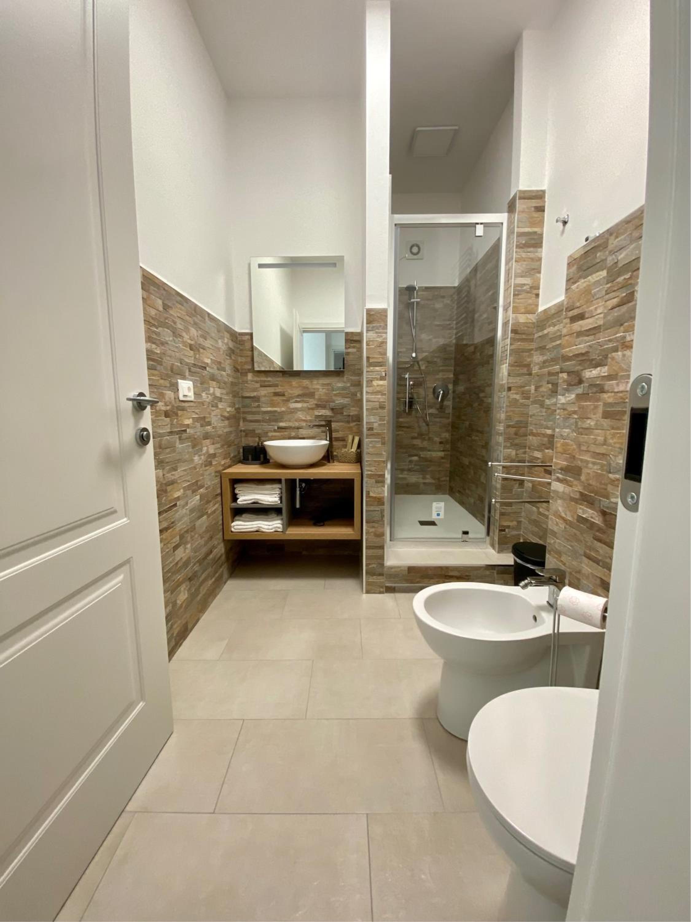 Double or Twin Room with Private Bathroom photo 3