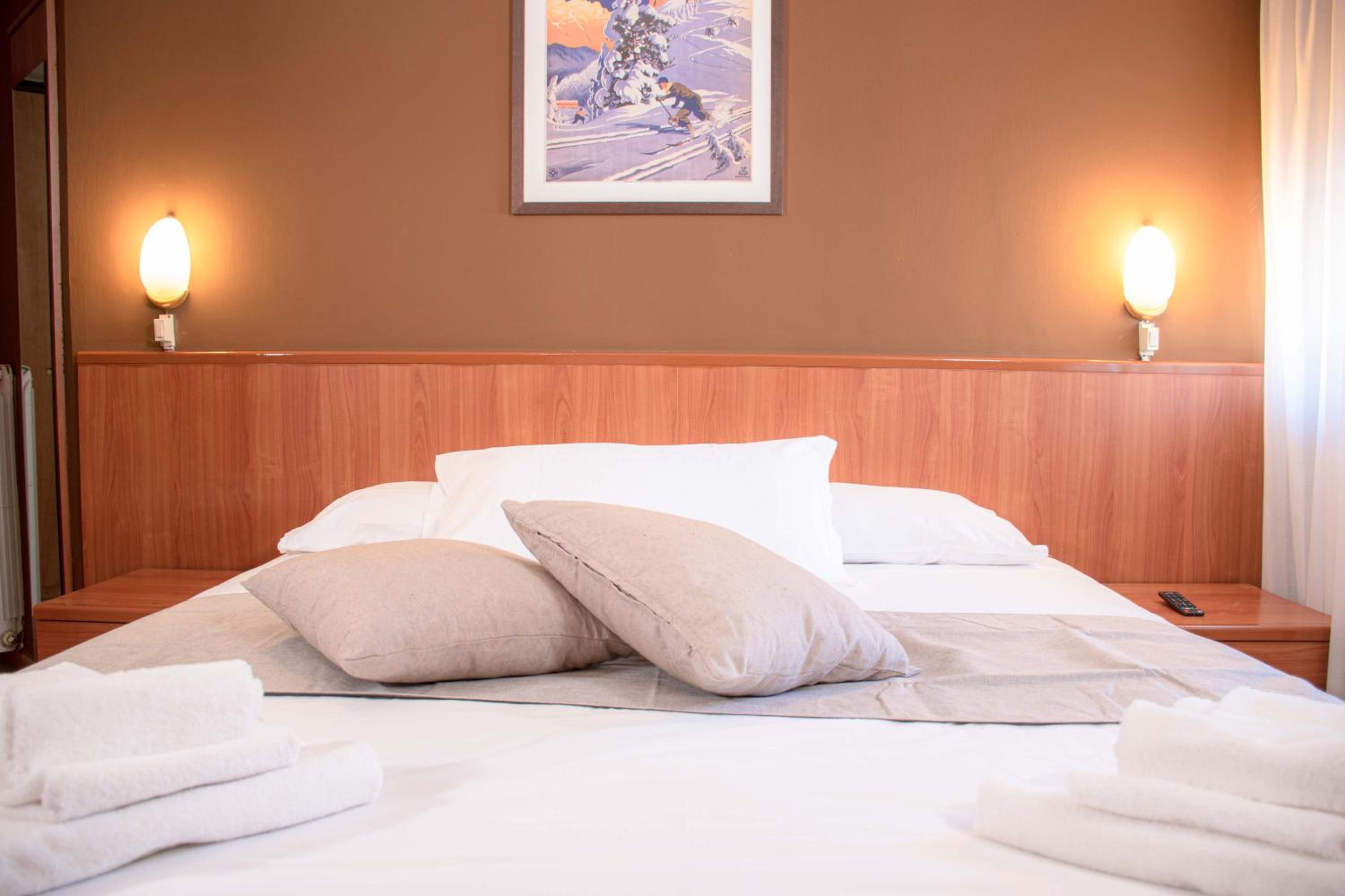 Double or Twin Room - Photo 3