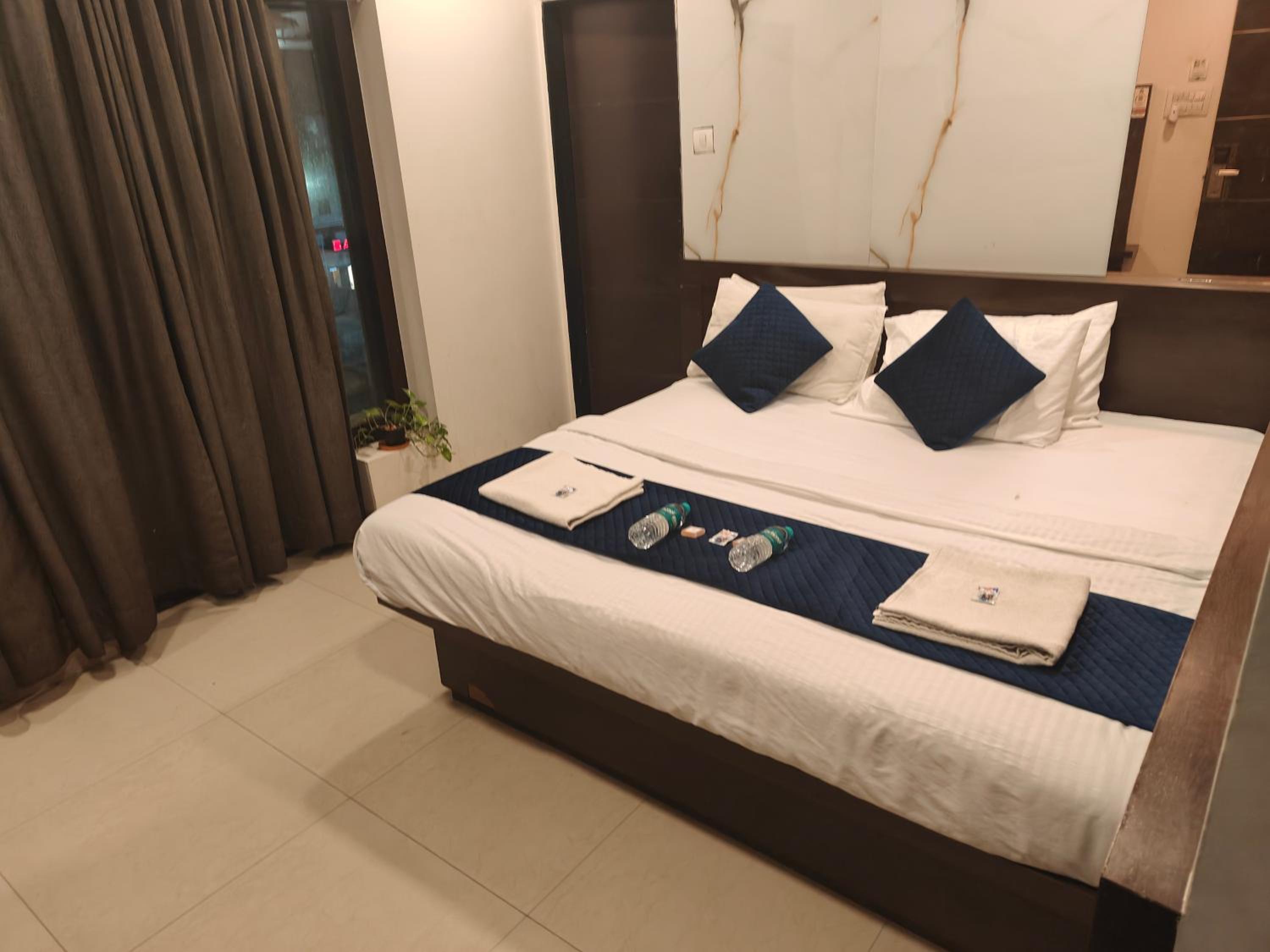 2 Bed A/C Room - Photo 4