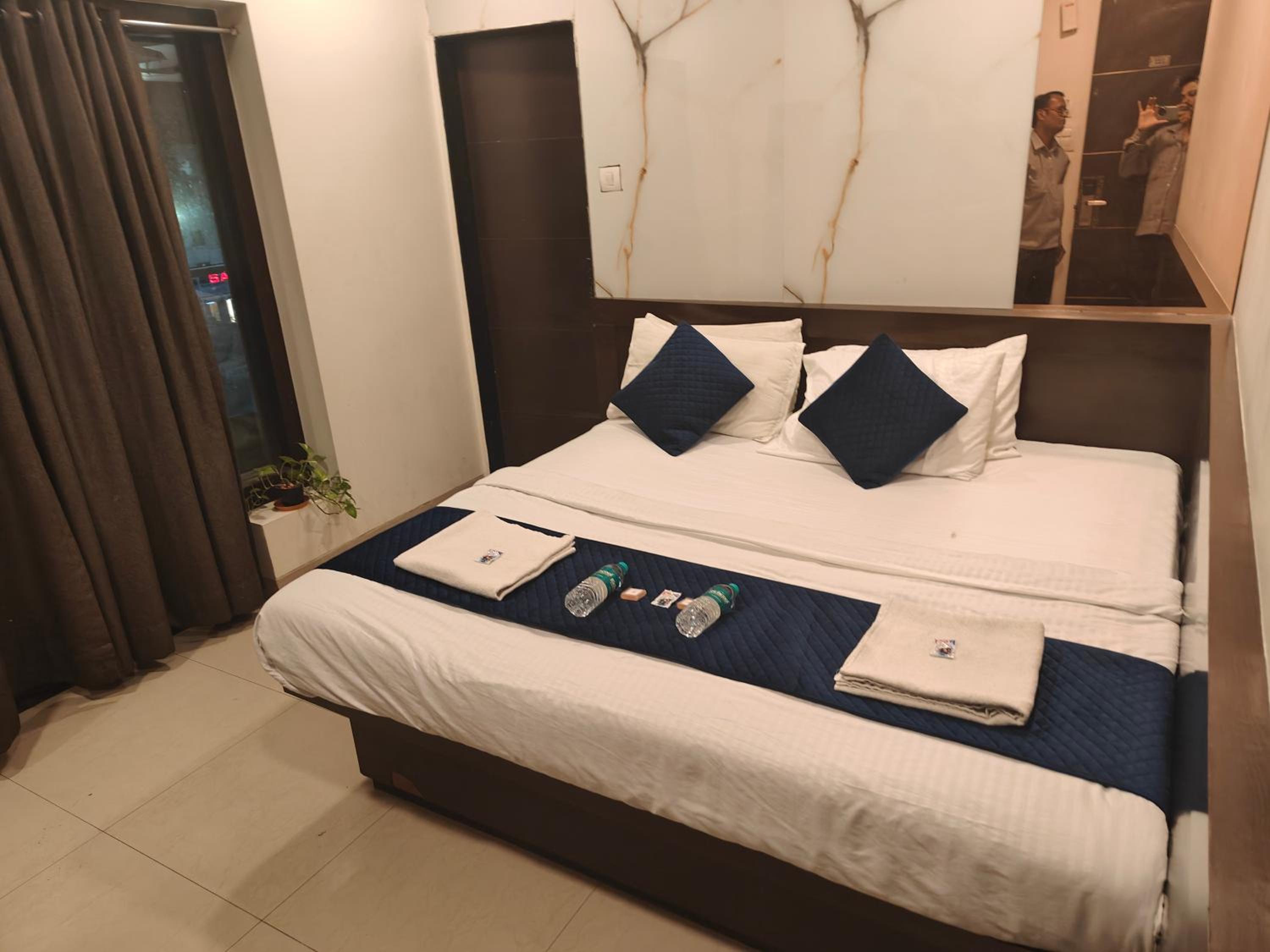 2 Bed A/C Room - Photo 3