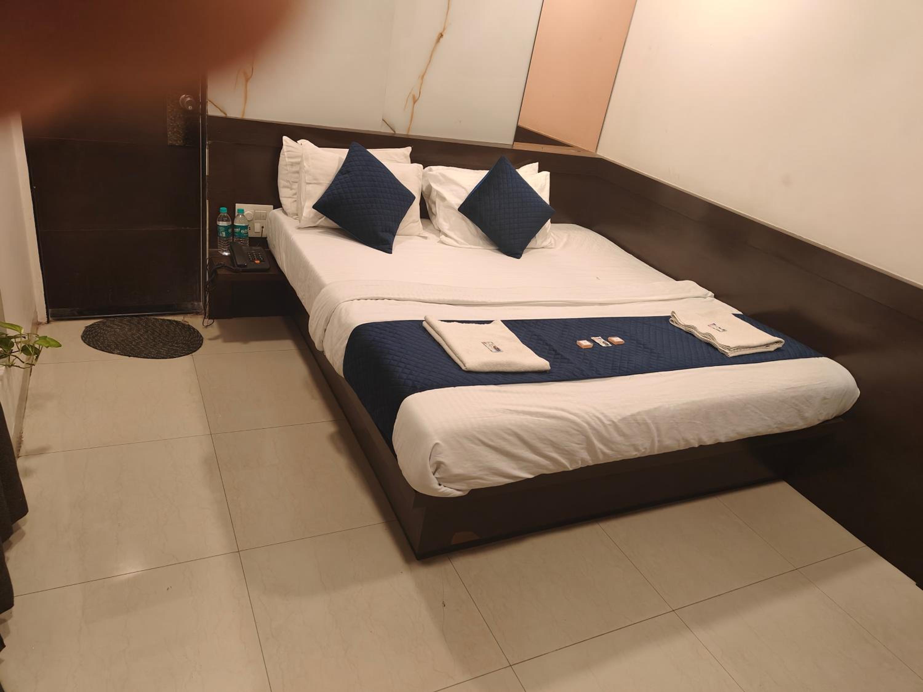 2 Bed Non A/C Room - Photo 12